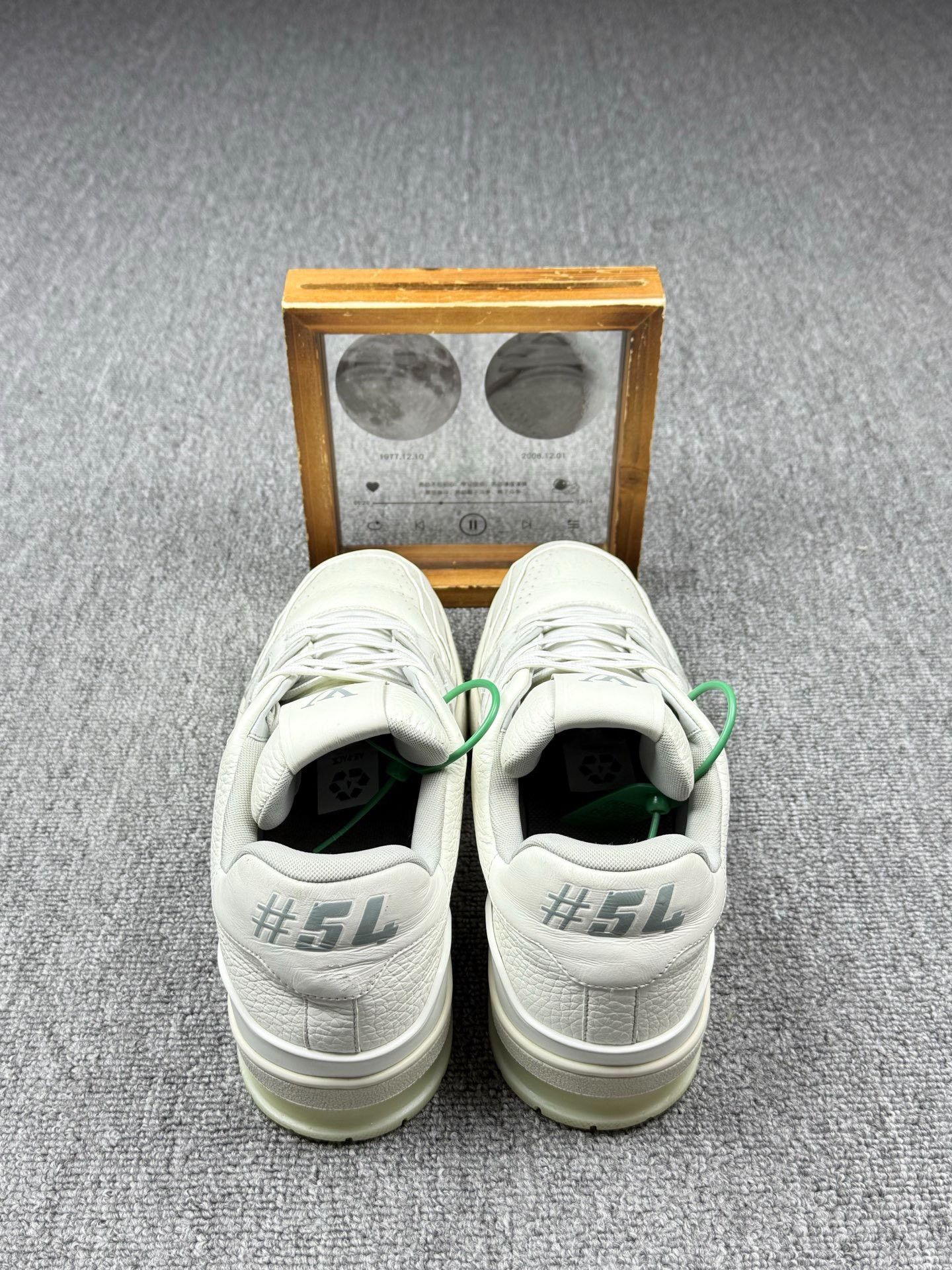 Louis Vuitton Louis Vuitton Training White Lowtop Sneakers 10 Men Size US 10 / EU 43 - 5 Thumbnail