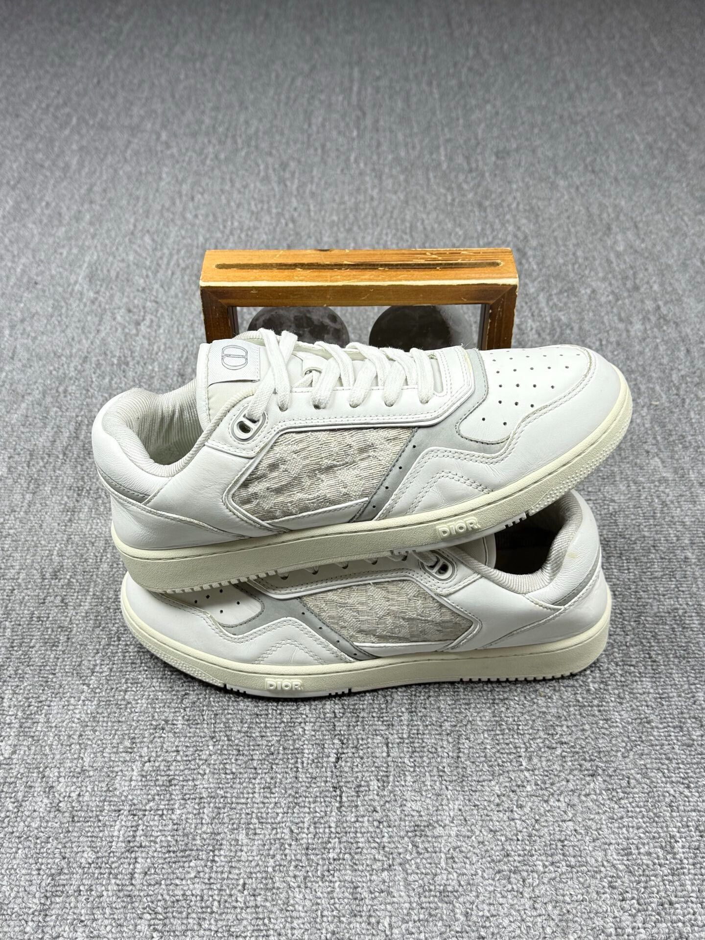 Dior Dior White Lowtop Sneakers 8 Men Size US 8 / EU 41 - 2 Thumbnail