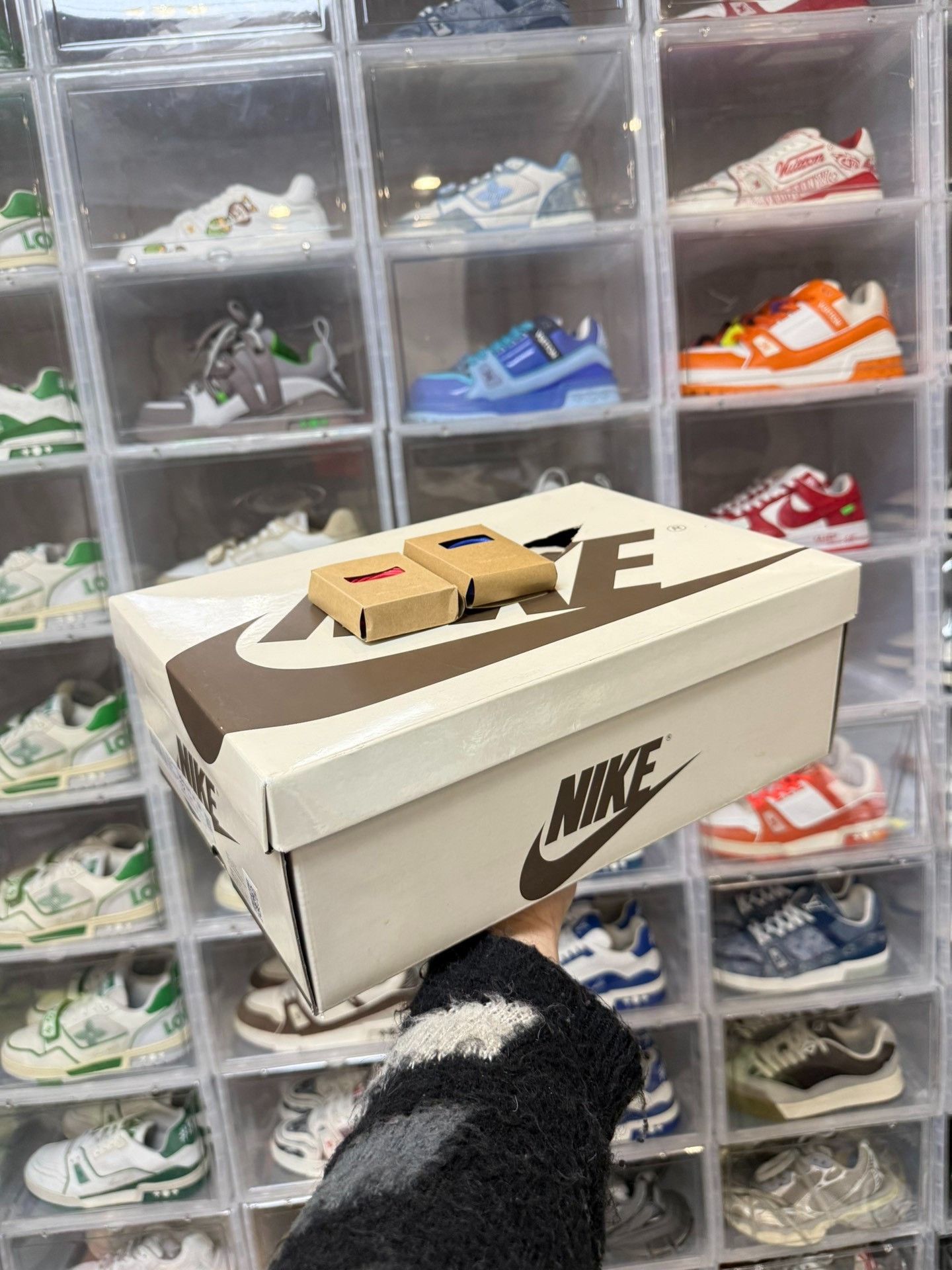 Nike Nike AJ1 Gold Lowtop Sneakers 11 Men Size US 11 / EU 44 - 9 Thumbnail