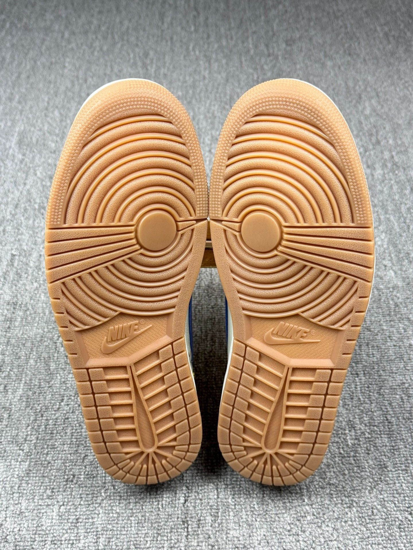 Nike Nike AJ1 Gold Lowtop Sneakers 11 Men Size US 11 / EU 44 - 6 Thumbnail