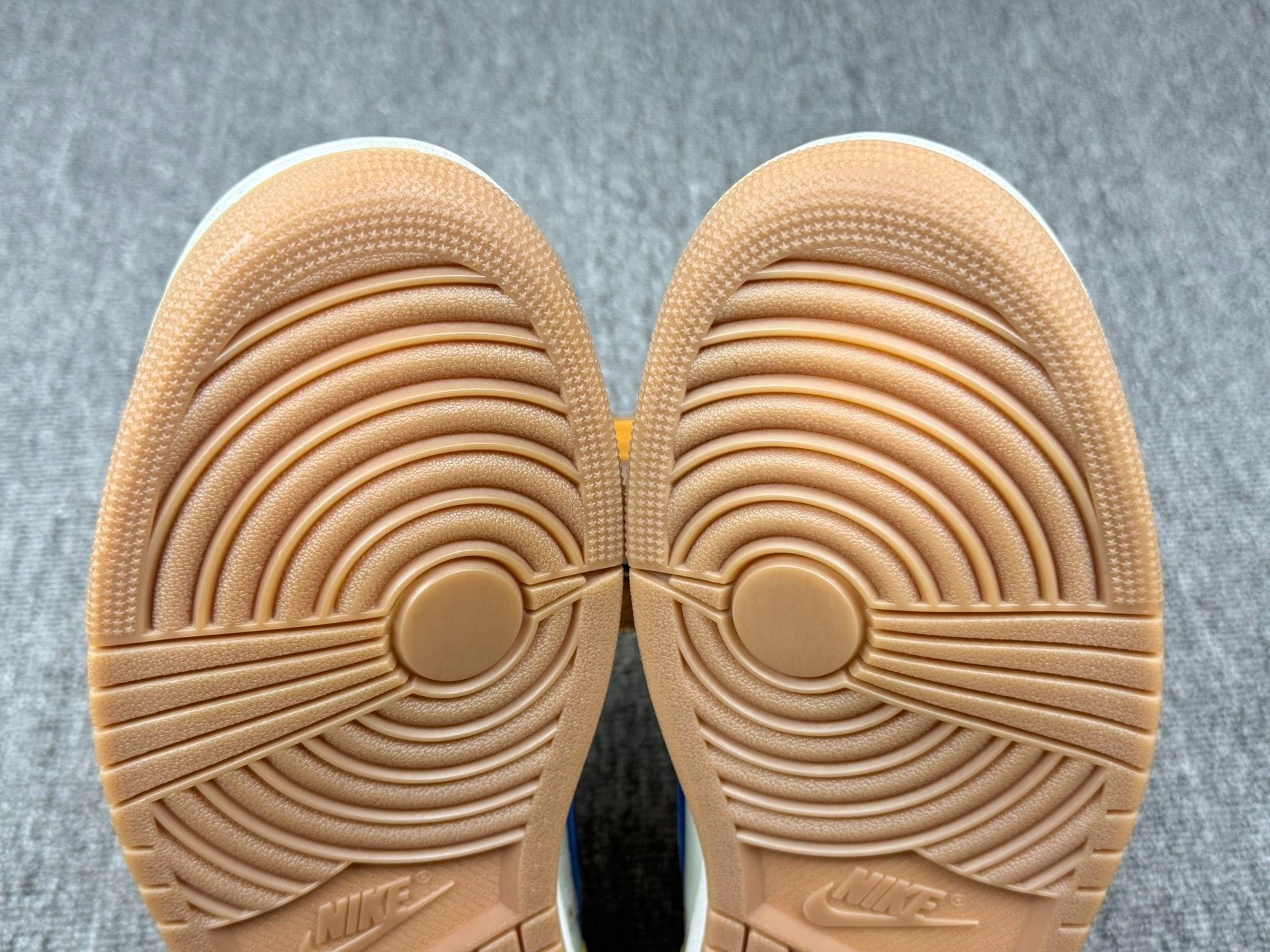 Nike Nike AJ1 Gold Lowtop Sneakers 11 Men Size US 11 / EU 44 - 7 Thumbnail