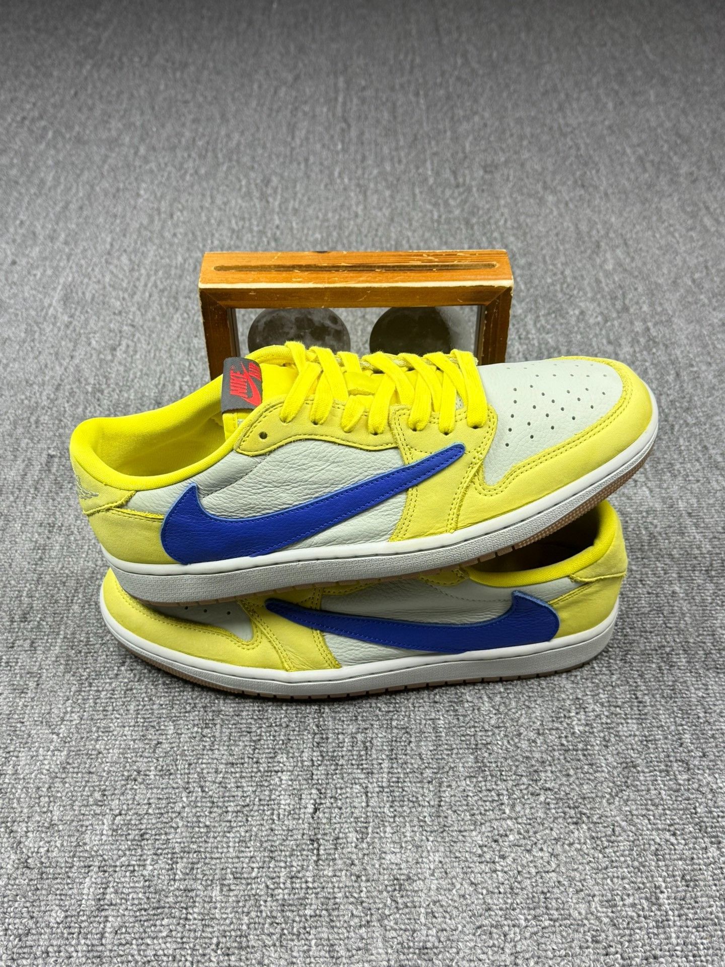 Nike Nike AJ1 Gold Lowtop Sneakers 11 Men Size US 11 / EU 44 - 2 Thumbnail
