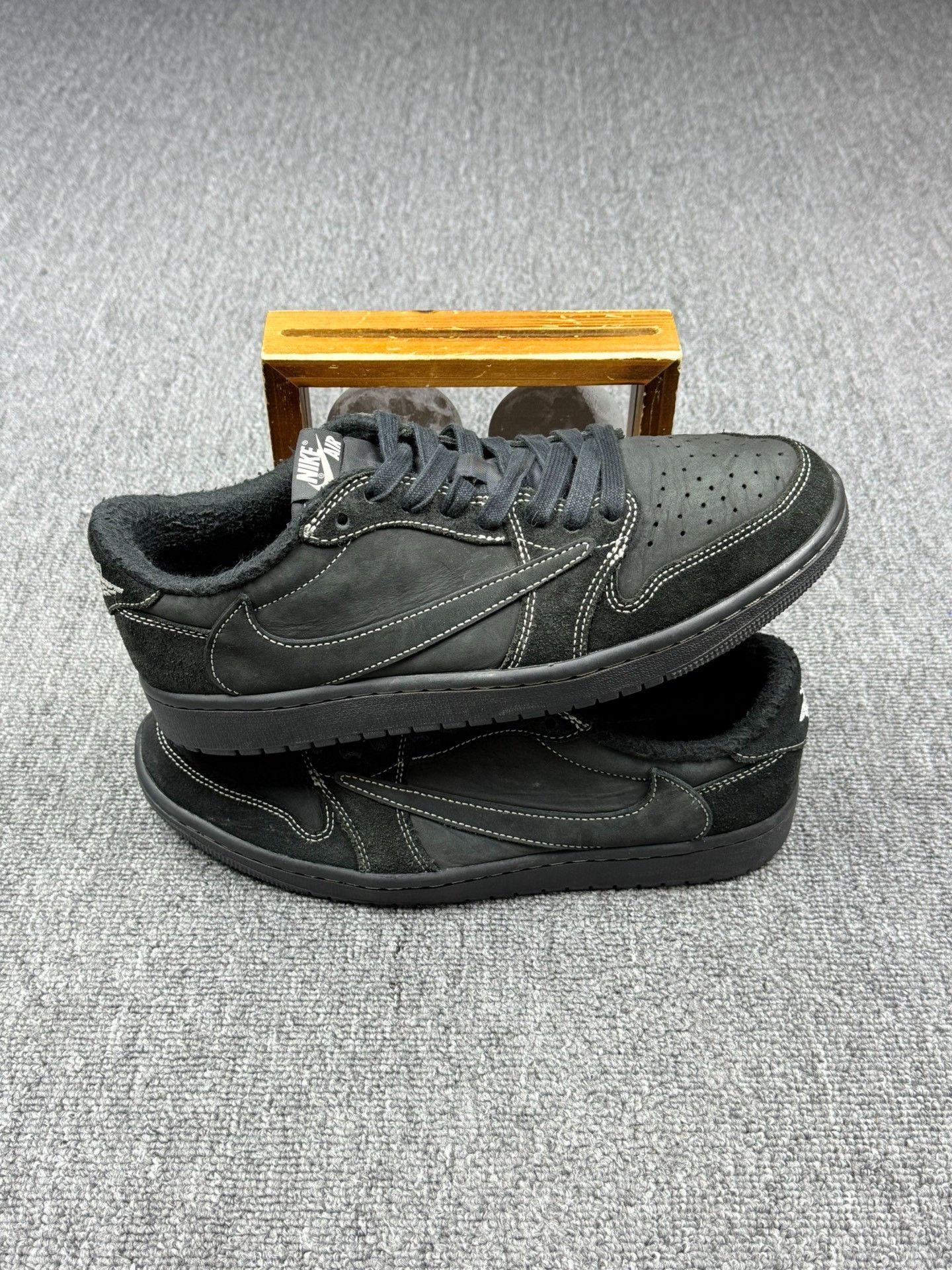 Nike Nike AJ1 Black Lowtop Sneakers 10 Men Size US 10 / EU 43 - 2 Thumbnail