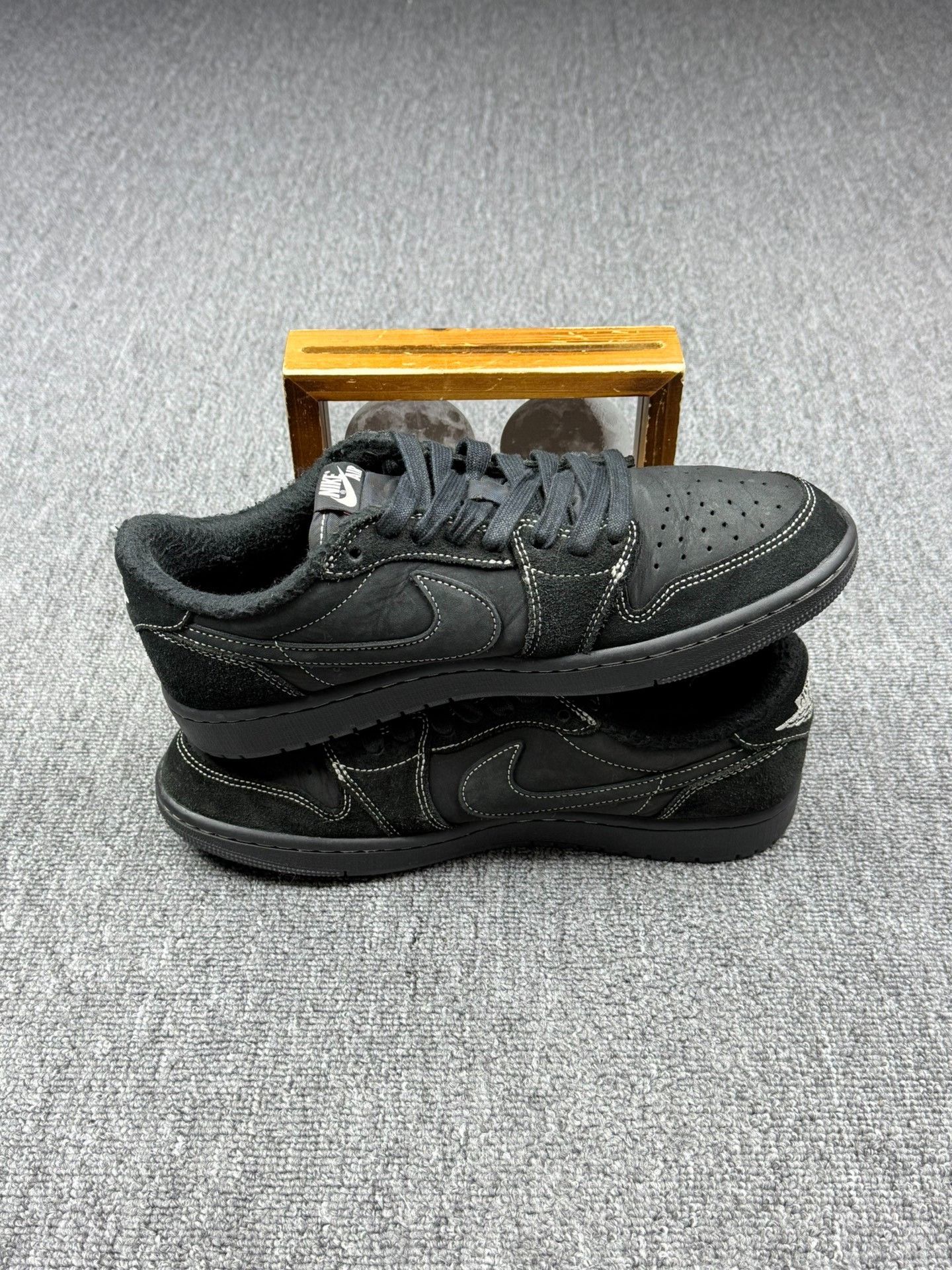 Nike Nike AJ1 Black Lowtop Sneakers 10 Men Size US 10 / EU 43 - 3 Thumbnail