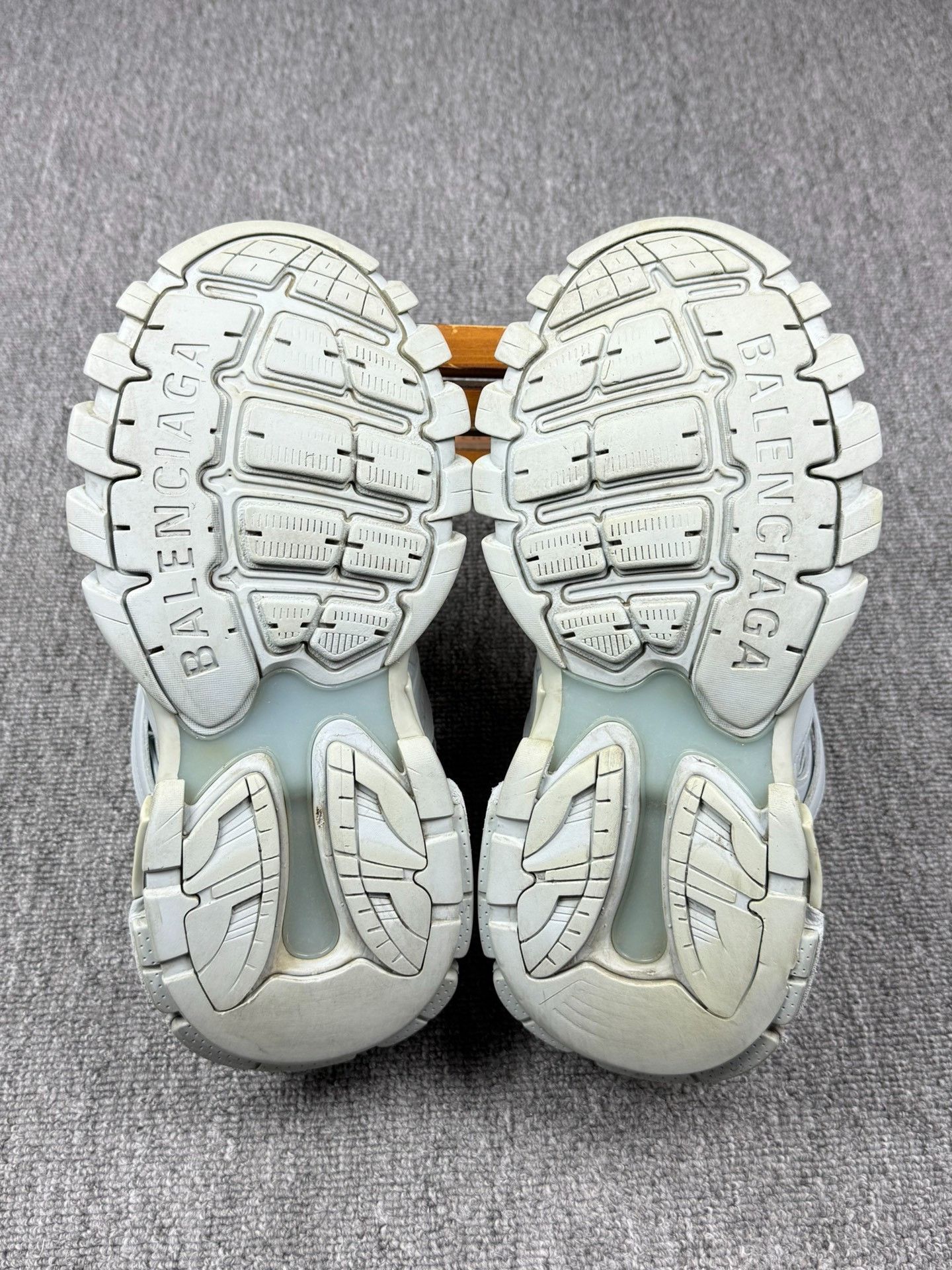 Balenciaga Balenciaga Multi Lowtop Sneakers 7 Men Size US 7 / EU 40 - 6 Thumbnail
