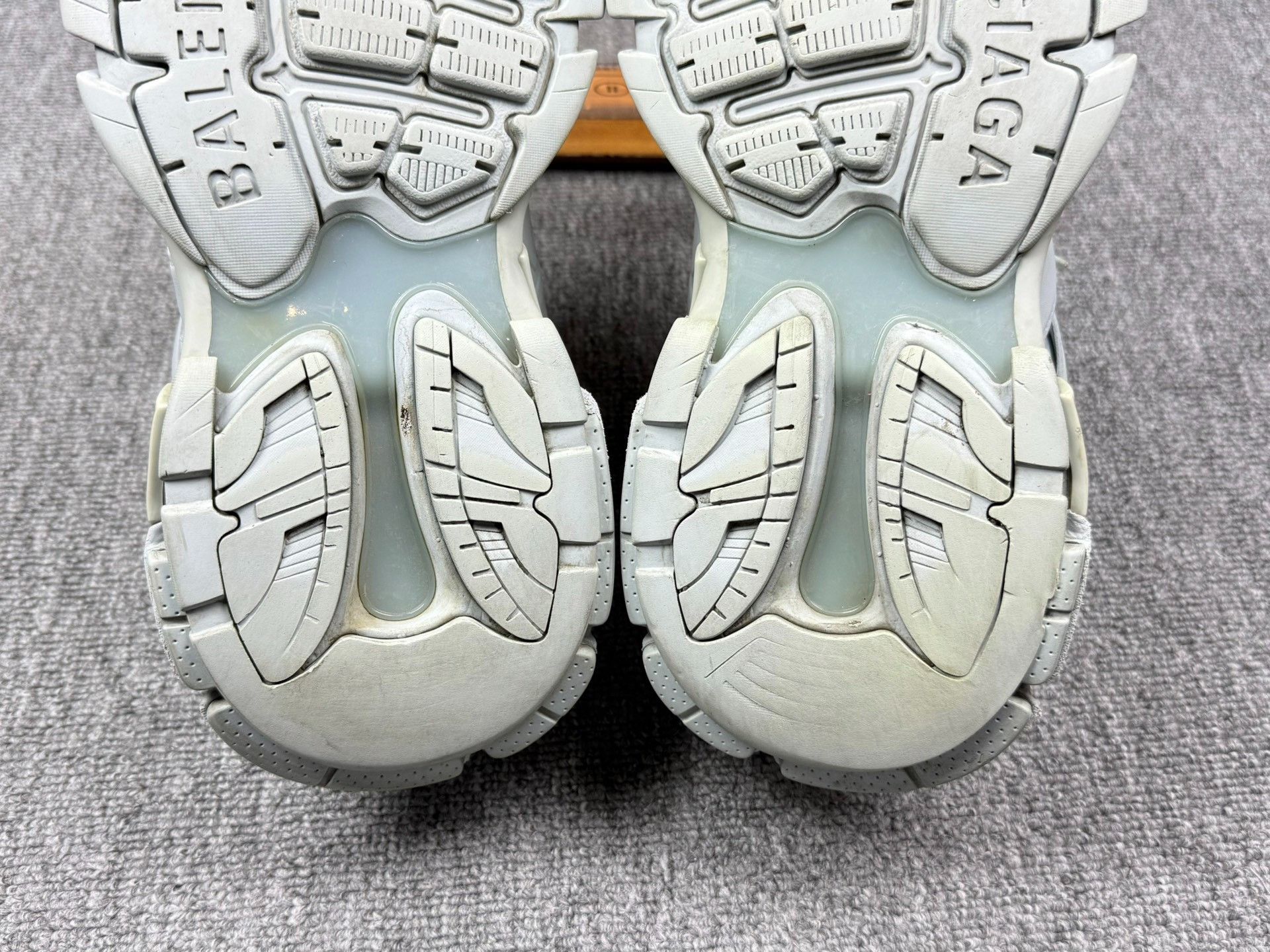 Balenciaga Balenciaga Multi Lowtop Sneakers 7 Men Size US 7 / EU 40 - 8 Thumbnail
