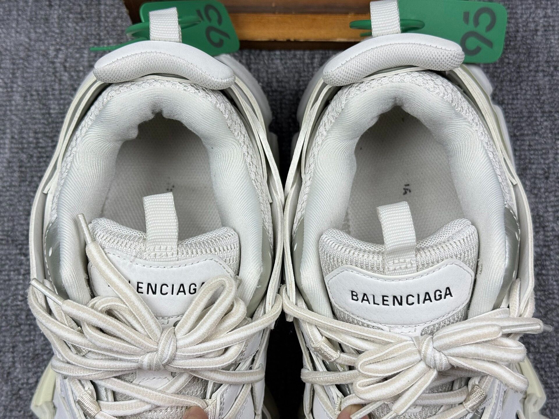 Balenciaga Balenciaga White Lowtop Sneakers 8 Men Size US 8 / EU 41 - 9 Thumbnail
