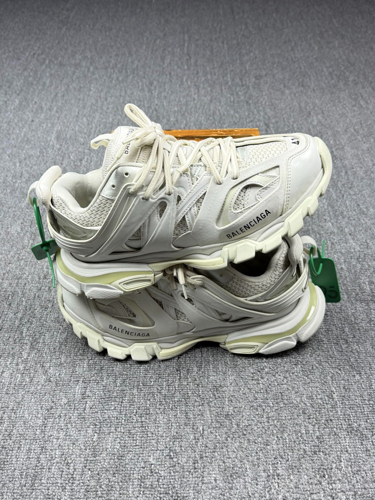 Balenciaga Balenciaga White Lowtop Sneakers 8 Men Size US 8 / EU 41 - 2 Thumbnail