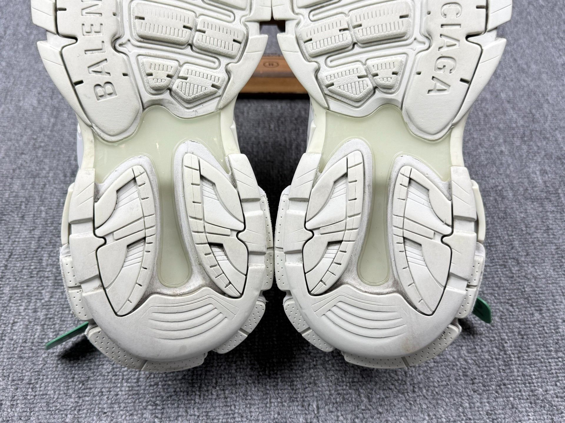 Balenciaga Balenciaga White Lowtop Sneakers 8 Men Size US 8 / EU 41 - 8 Thumbnail