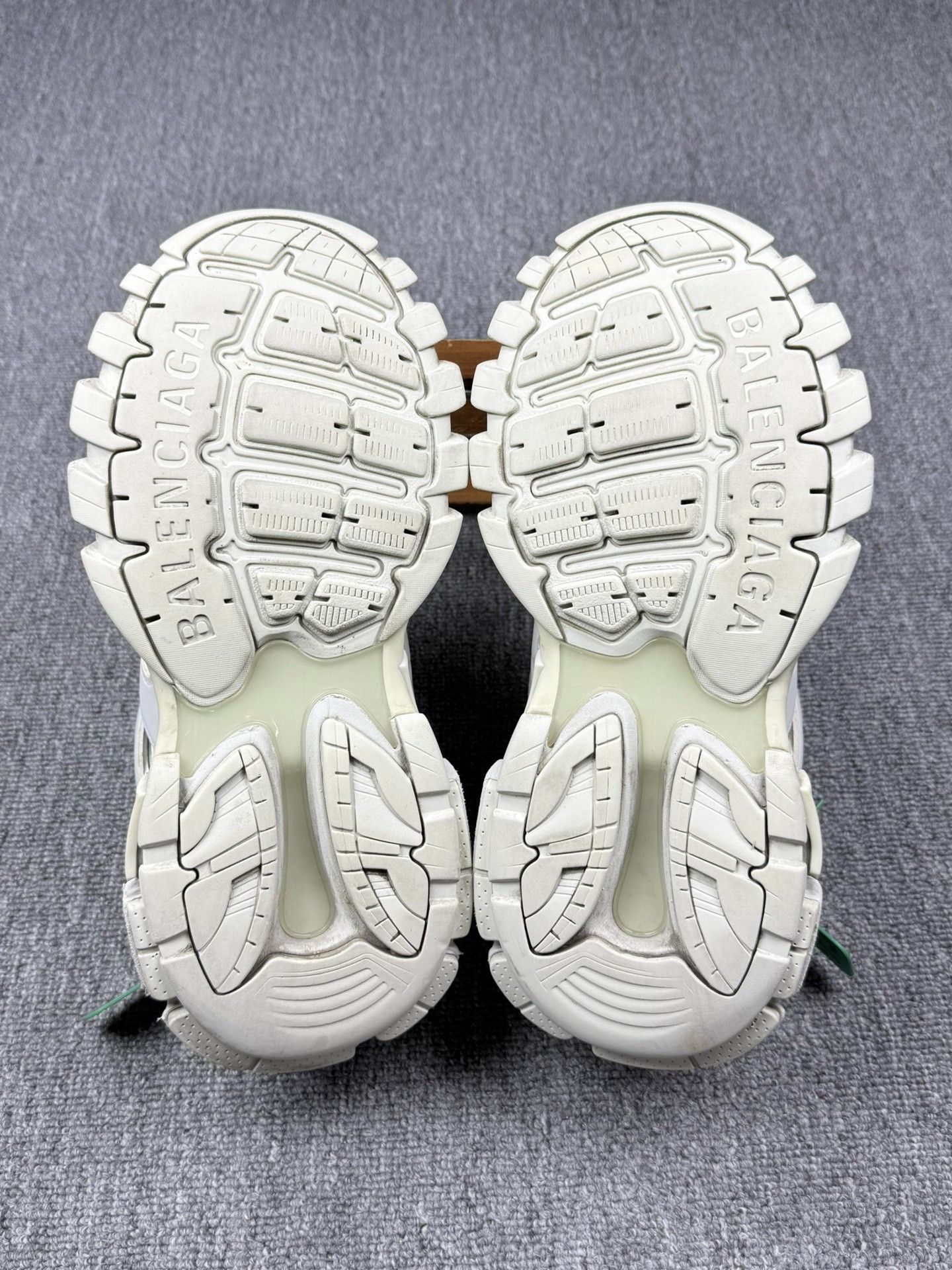 Balenciaga Balenciaga White Lowtop Sneakers 8 Men Size US 8 / EU 41 - 6 Thumbnail