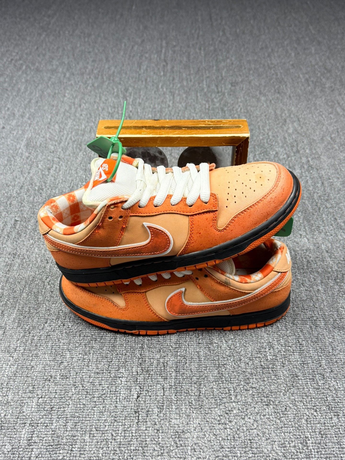Nike Nike DUNK SB Orange Lowtop Sneakers 7 Men Size US 7 / EU 40 - 2 Thumbnail