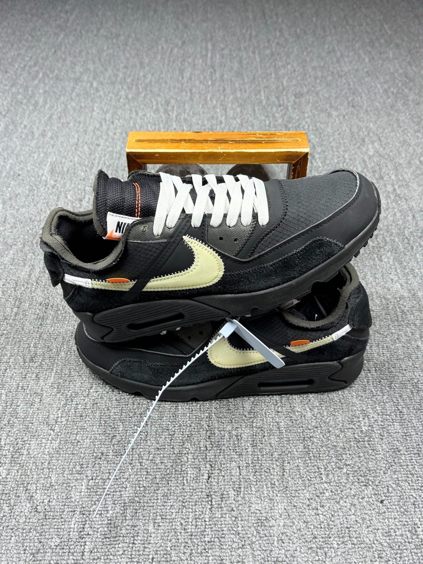 Nike Nike MAX90 Black Lowtop Sneakers 9 Men Size US 9 / EU 42 - 2 Thumbnail