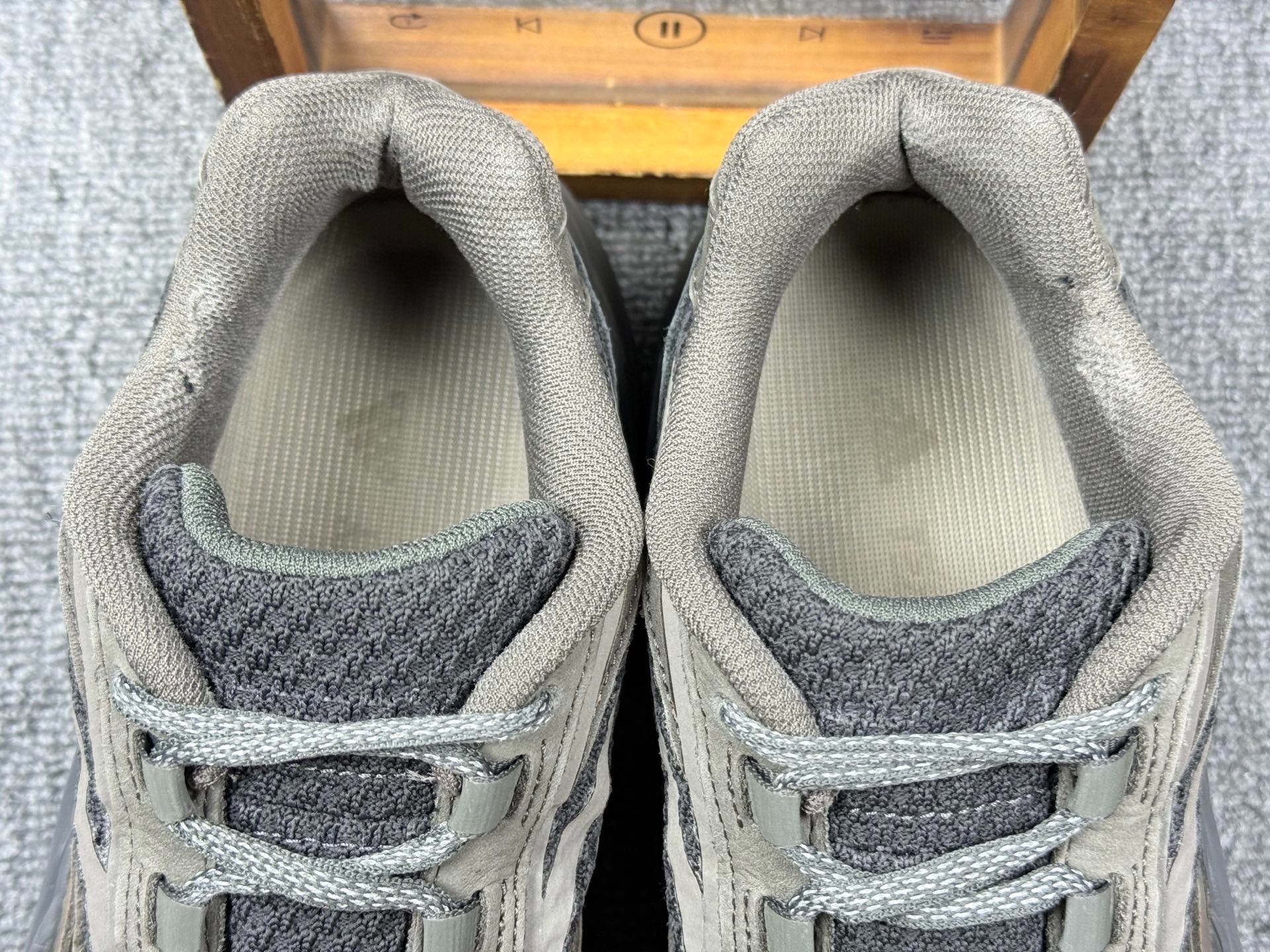 Adidas Adidas YEEZY700 Gray Lowtop Sneakers 9 Men Size US 9 / EU 42 - 8 Thumbnail