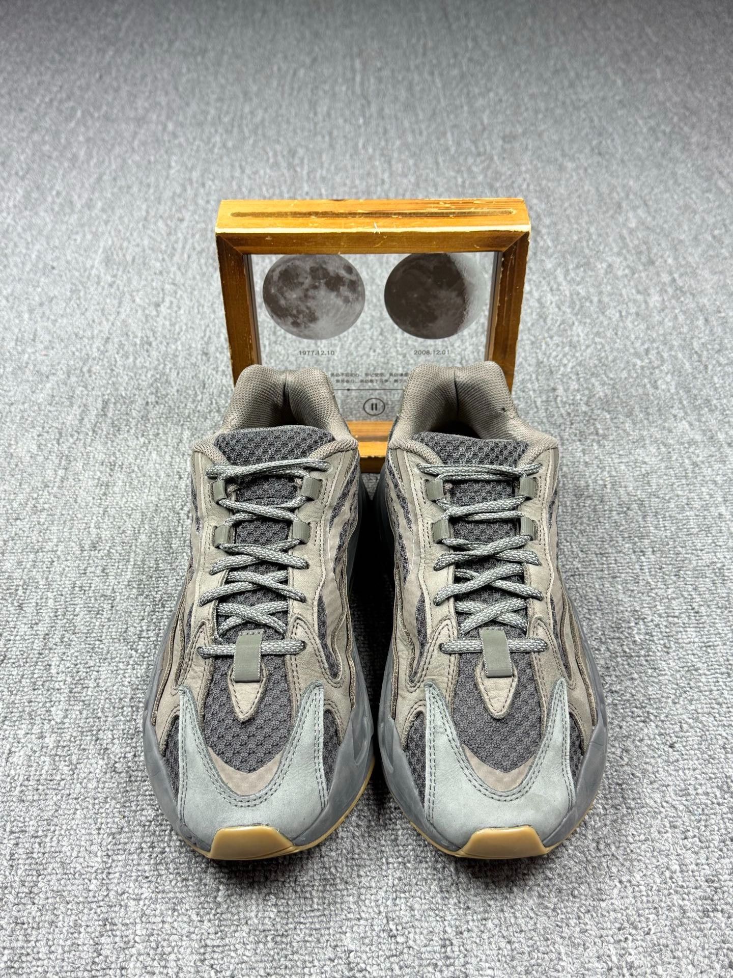 Adidas Adidas YEEZY700 Gray Lowtop Sneakers 9 Men Size US 9 / EU 42 - 4 Thumbnail