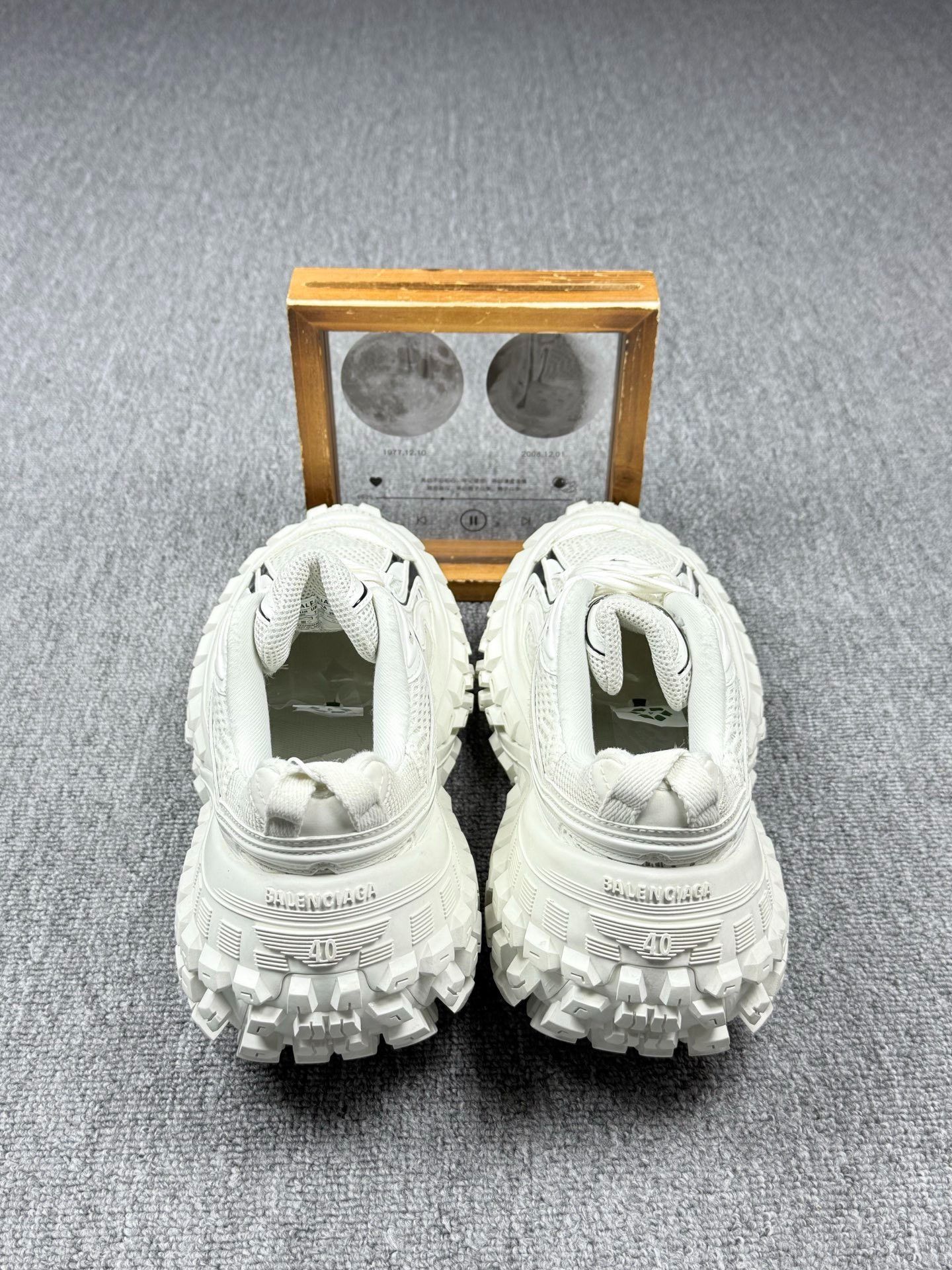 Balenciaga Balenciaga White Lowtop Sneakers 7 Men Size US 7 / EU 40 - 5 Thumbnail