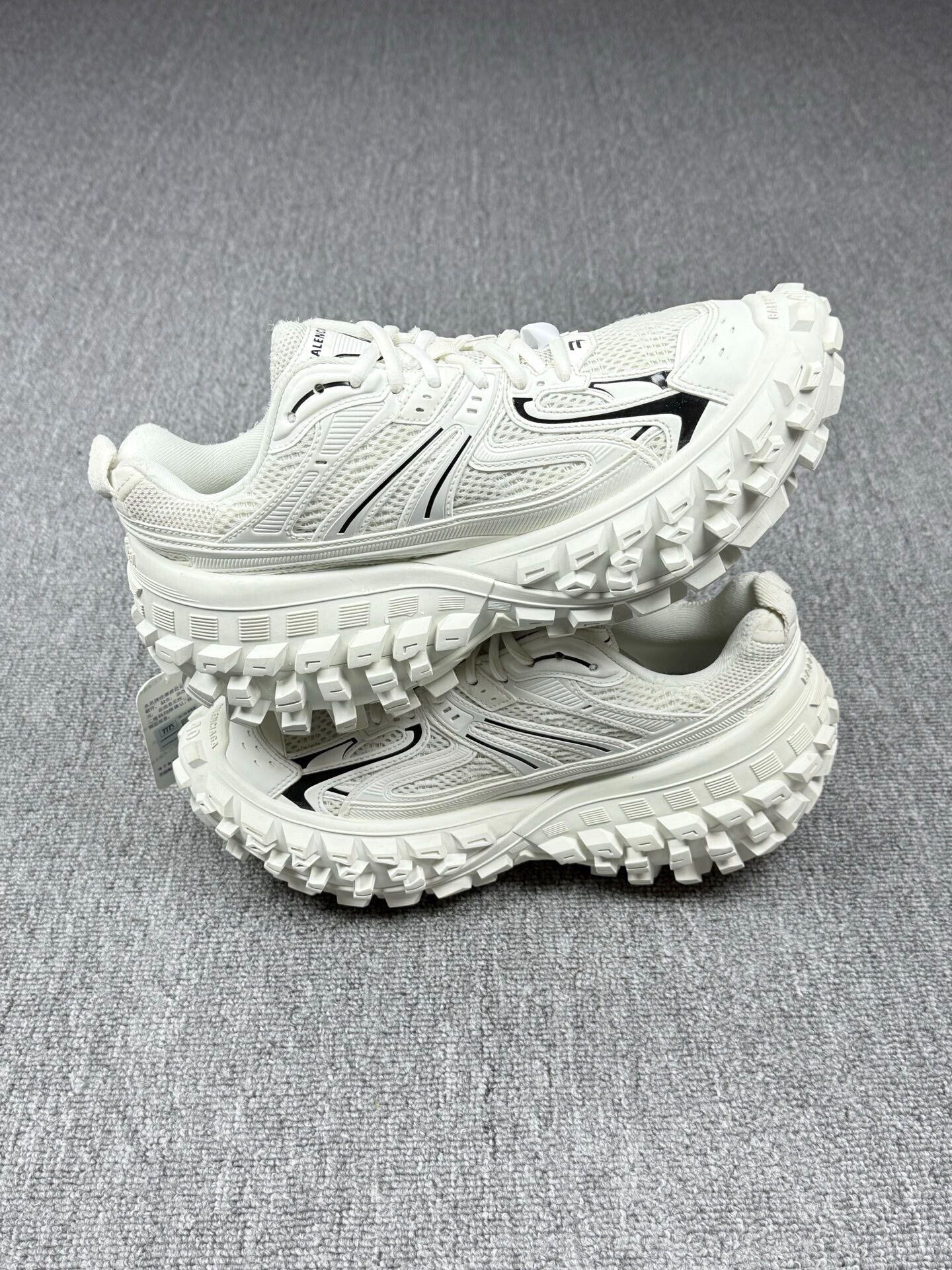 Balenciaga Balenciaga White Lowtop Sneakers 7 Men Size US 7 / EU 40 - 3 Thumbnail