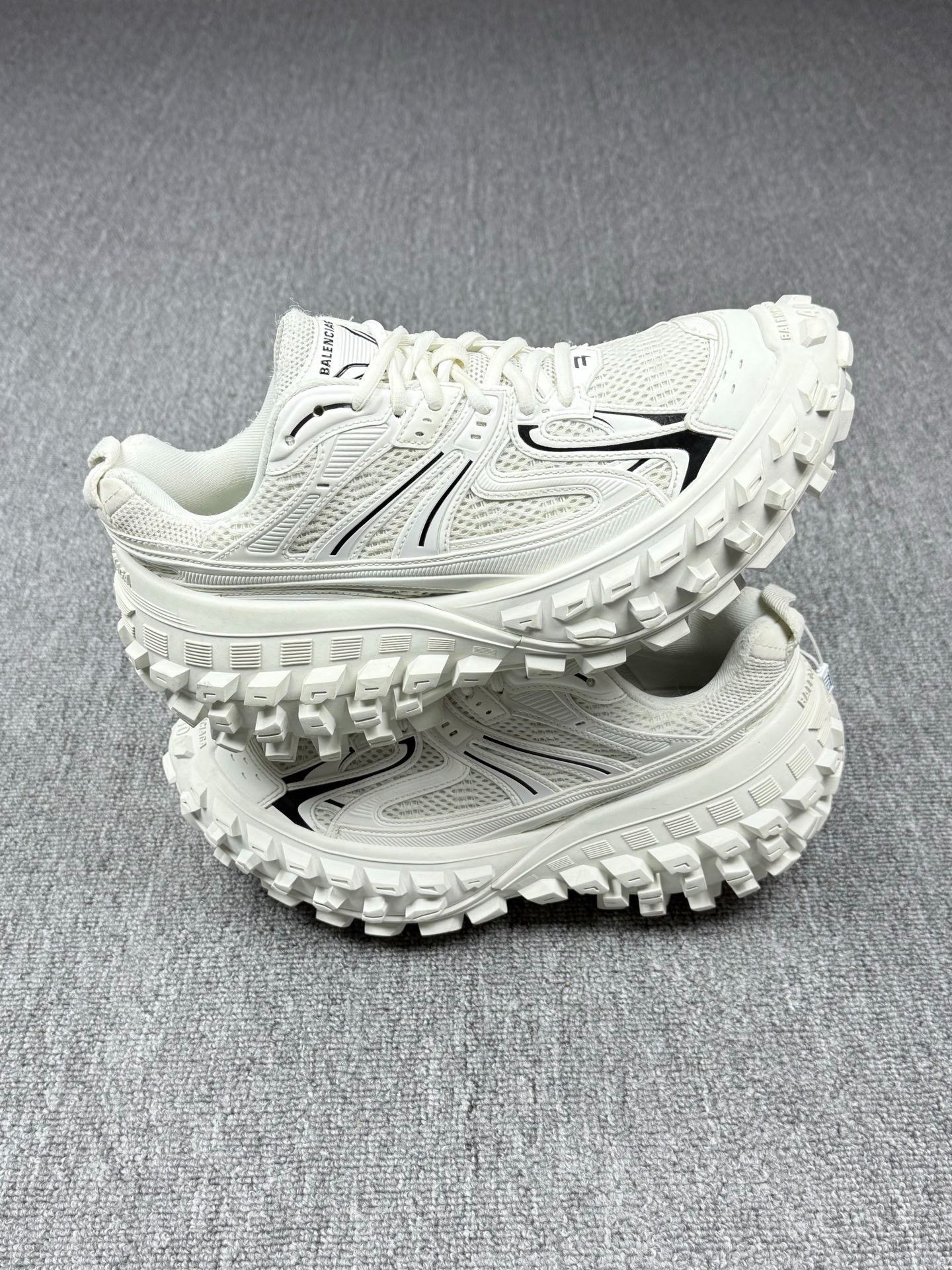 Balenciaga Balenciaga White Lowtop Sneakers 7 Men Size US 7 / EU 40 - 2 Thumbnail