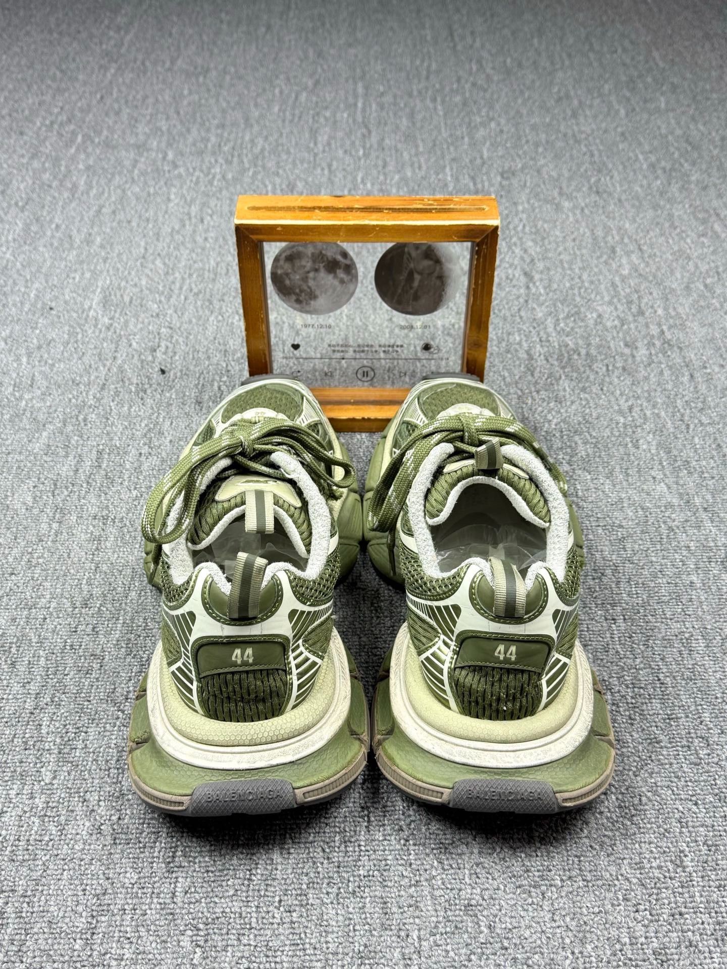 Balenciaga Balenciaga Gold Lowtop Sneakers 11 Men Size US 11 / EU 44 - 5 Thumbnail