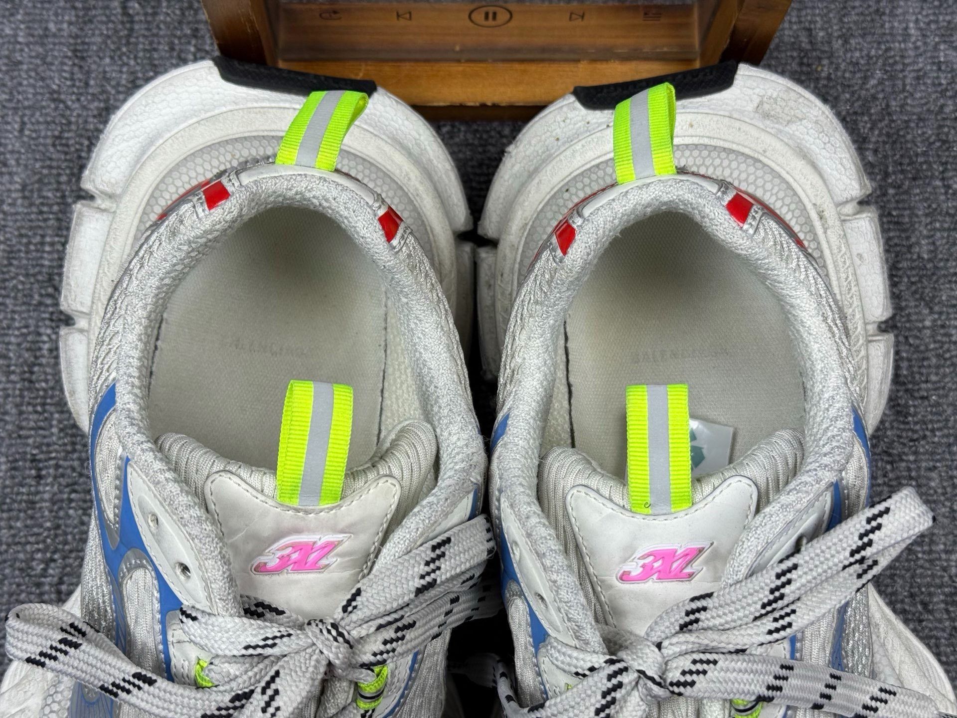 Balenciaga Balenciaga Rainbow Multi Lowtop Sneakers 11 Men Size US 11 / EU 44 - 9 Thumbnail