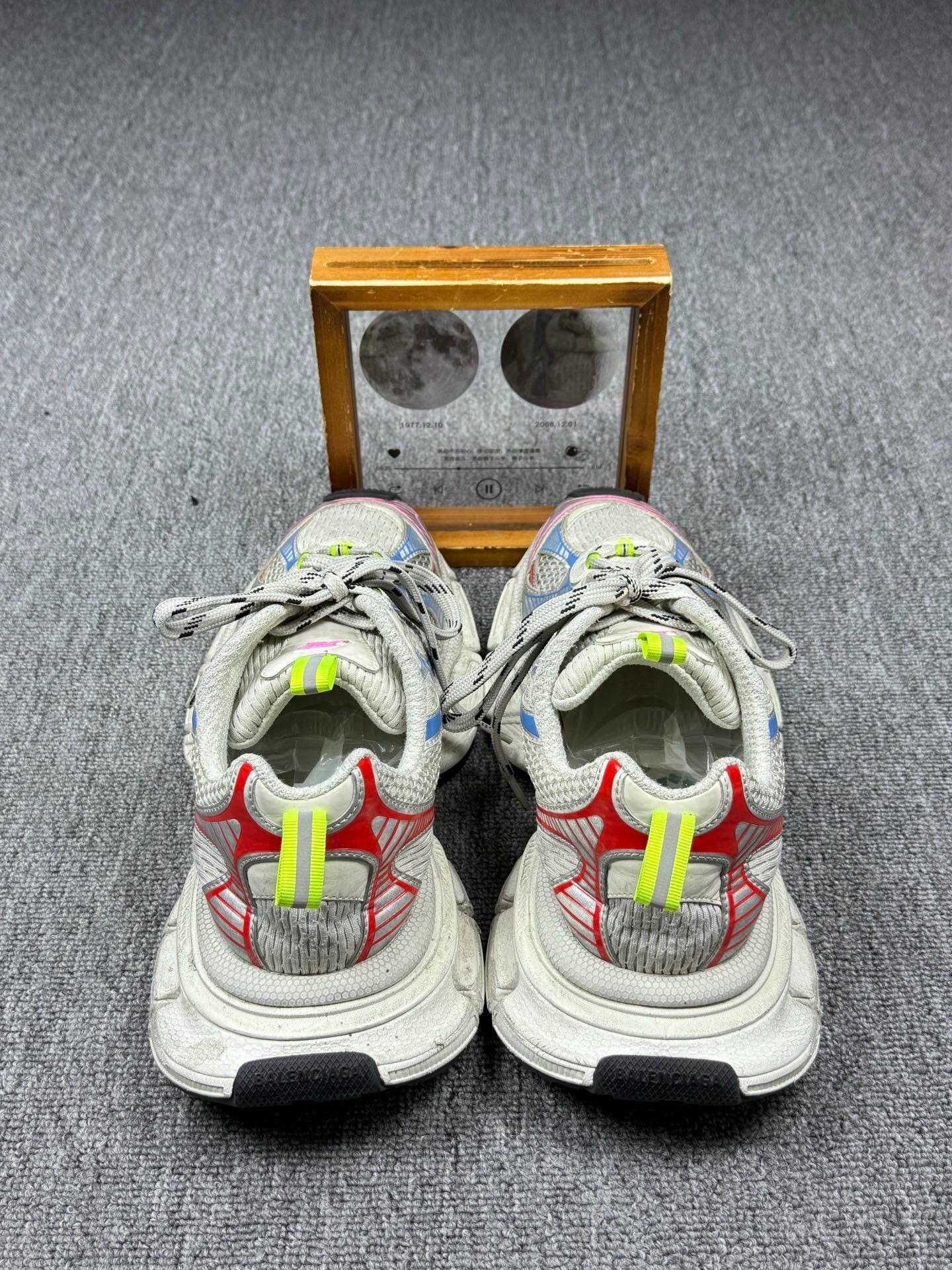 Balenciaga Balenciaga Rainbow Multi Lowtop Sneakers 11 Men Size US 11 / EU 44 - 5 Thumbnail