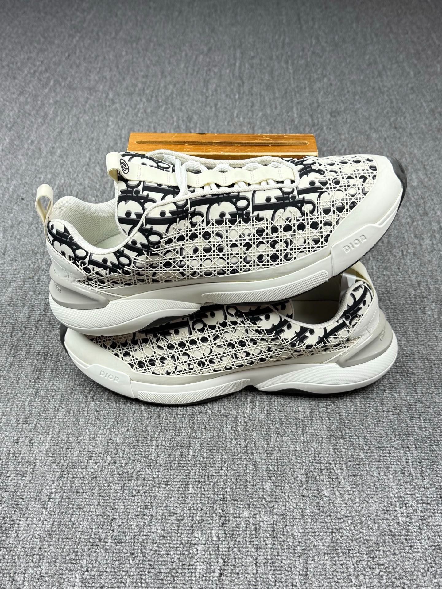 Dior Dior White Lowtop Sneakers 11 Men Size US 11 / EU 44 - 2 Thumbnail