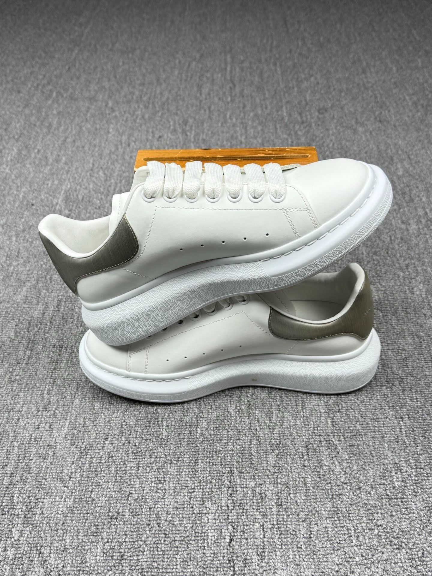 Alexander McQueen Alexander McQueen Multi Lowtop Sneakers 7 Men Size US 7 / EU 40 - 3 Thumbnail