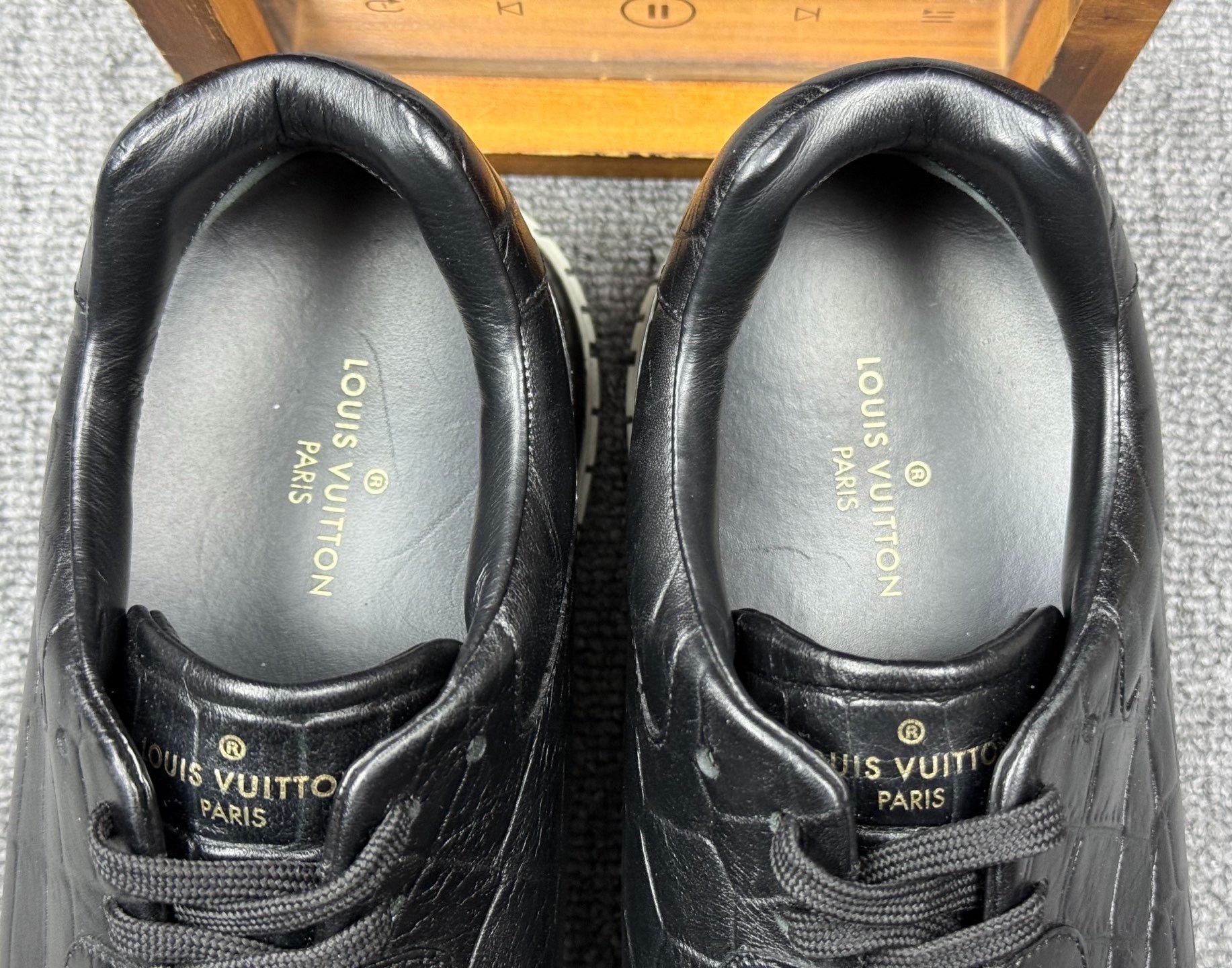 Louis Vuitton Louis Vuitton Black Lowtop Sneakers 10 Men Size US 10 / EU 43 - 9 Thumbnail