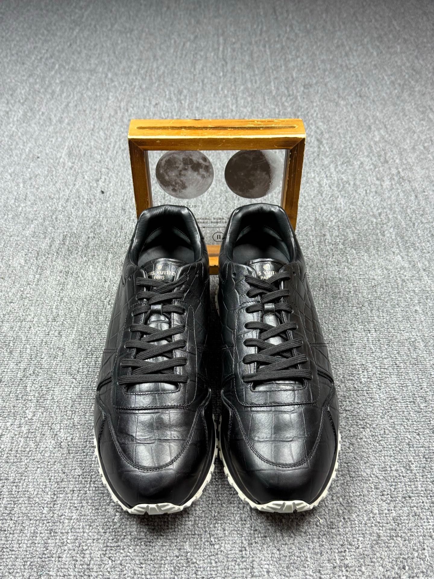 Louis Vuitton Louis Vuitton Black Lowtop Sneakers 10 Men Size US 10 / EU 43 - 4 Thumbnail