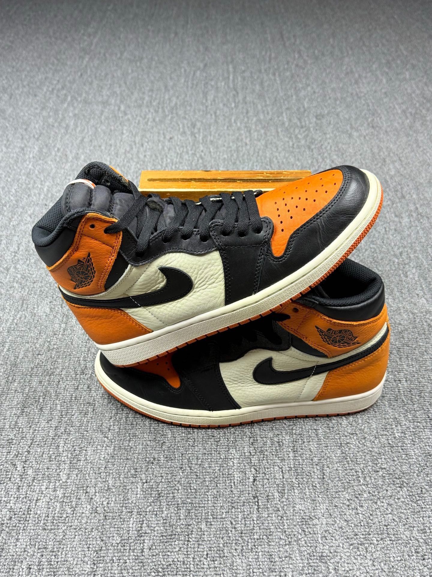 Nike Nike AJ1 Black Lowtop Sneakers 11 Men Size US 11 / EU 44 - 2 Thumbnail