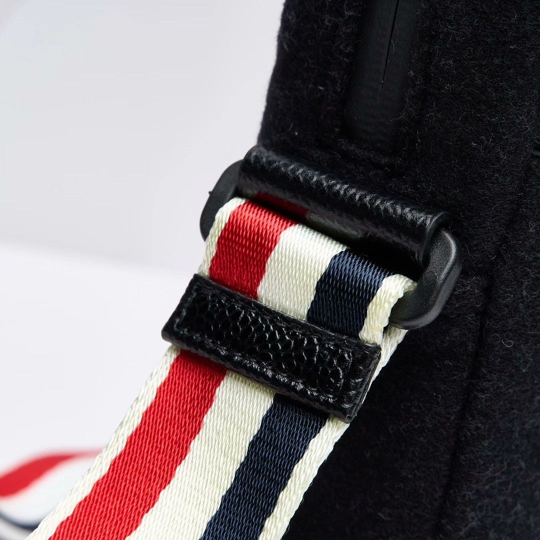Thom Browne Thom Browne Men's Classic Melton Shoulder Bag Size ONE SIZE - 6 Thumbnail