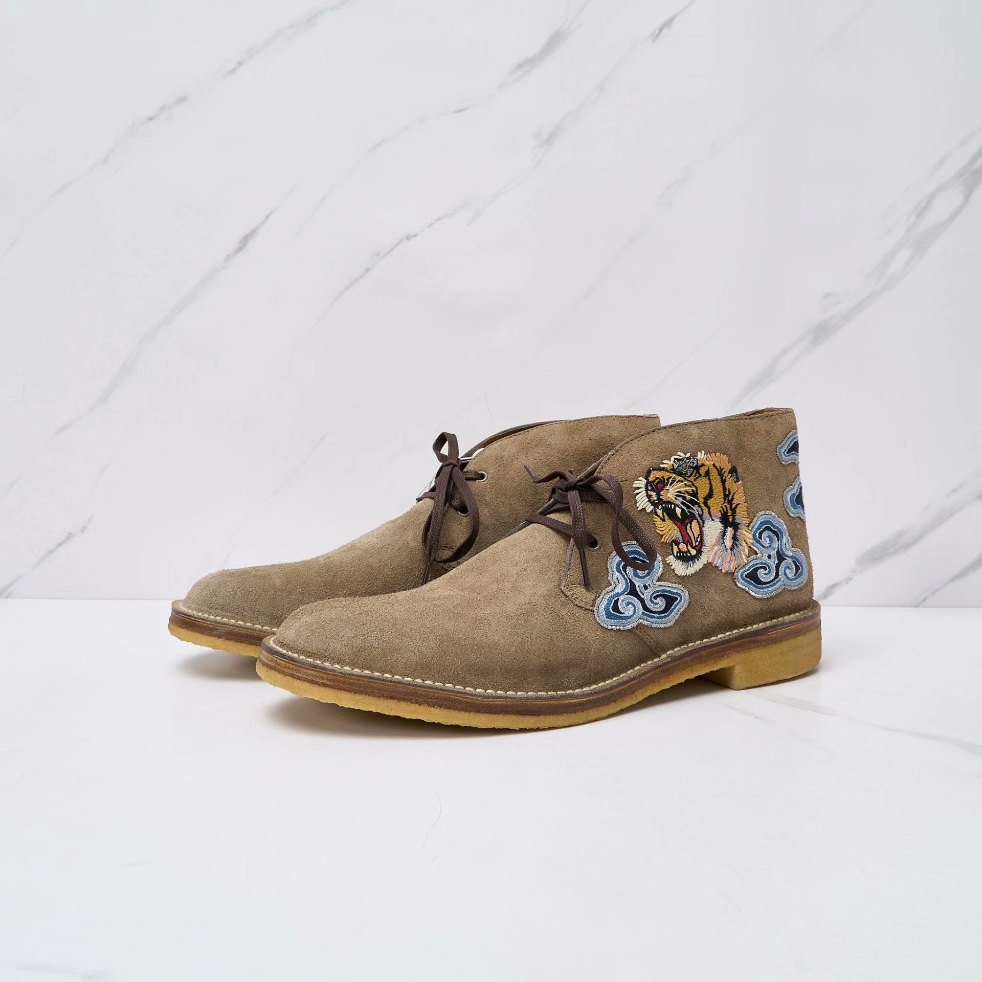 Gucci Gucci Men's Tiger Embroidery Desert Boots Size US 10.5 / EU 43-44 - 2 Thumbnail