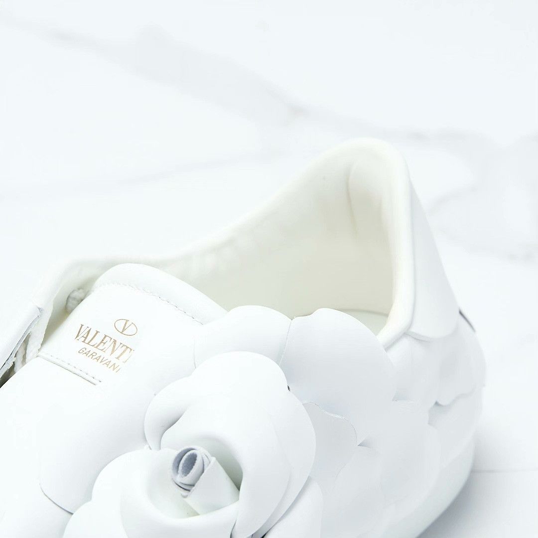 Valentino Valentino Men's 3D Petal White Sneakers Size US 7 / EU 40 - 7 Thumbnail