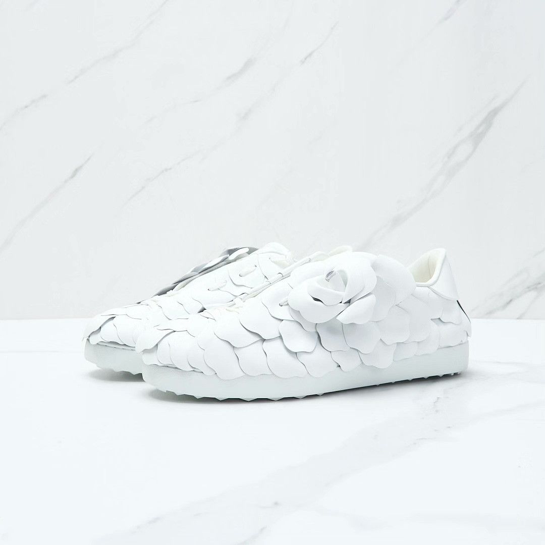 Valentino Valentino Men's 3D Petal White Sneakers Size US 7 / EU 40 - 3 Thumbnail