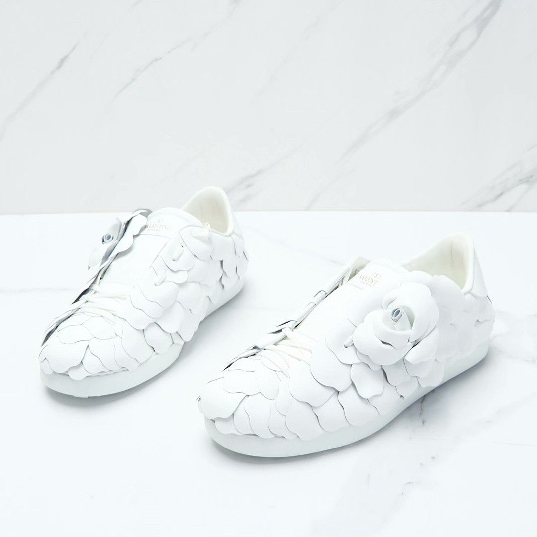Valentino Valentino Men's 3D Petal White Sneakers Size US 7 / EU 40 - 2 Thumbnail