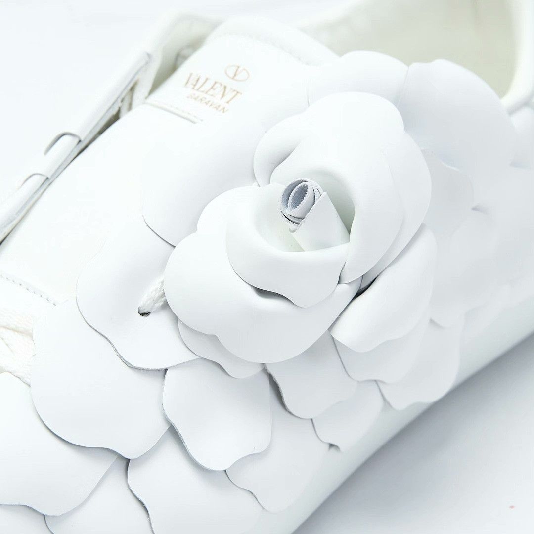 Valentino Valentino Men's 3D Petal White Sneakers Size US 7 / EU 40 - 6 Thumbnail