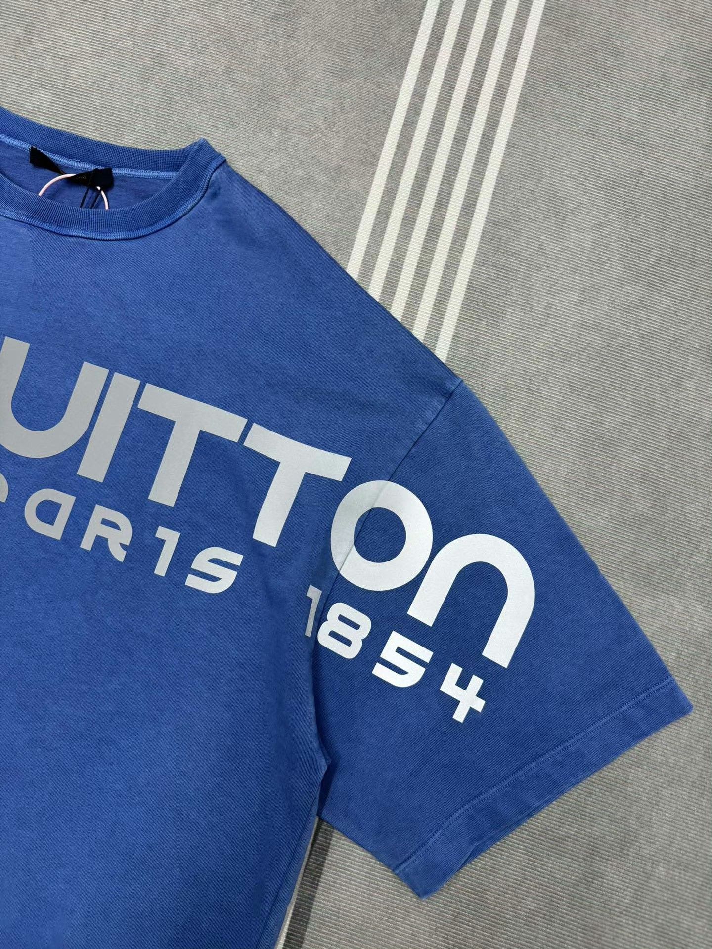 Louis Vuitton LV Oversized Loose T-Shirt Size US M / EU 48-50 / 2 - 3 Thumbnail