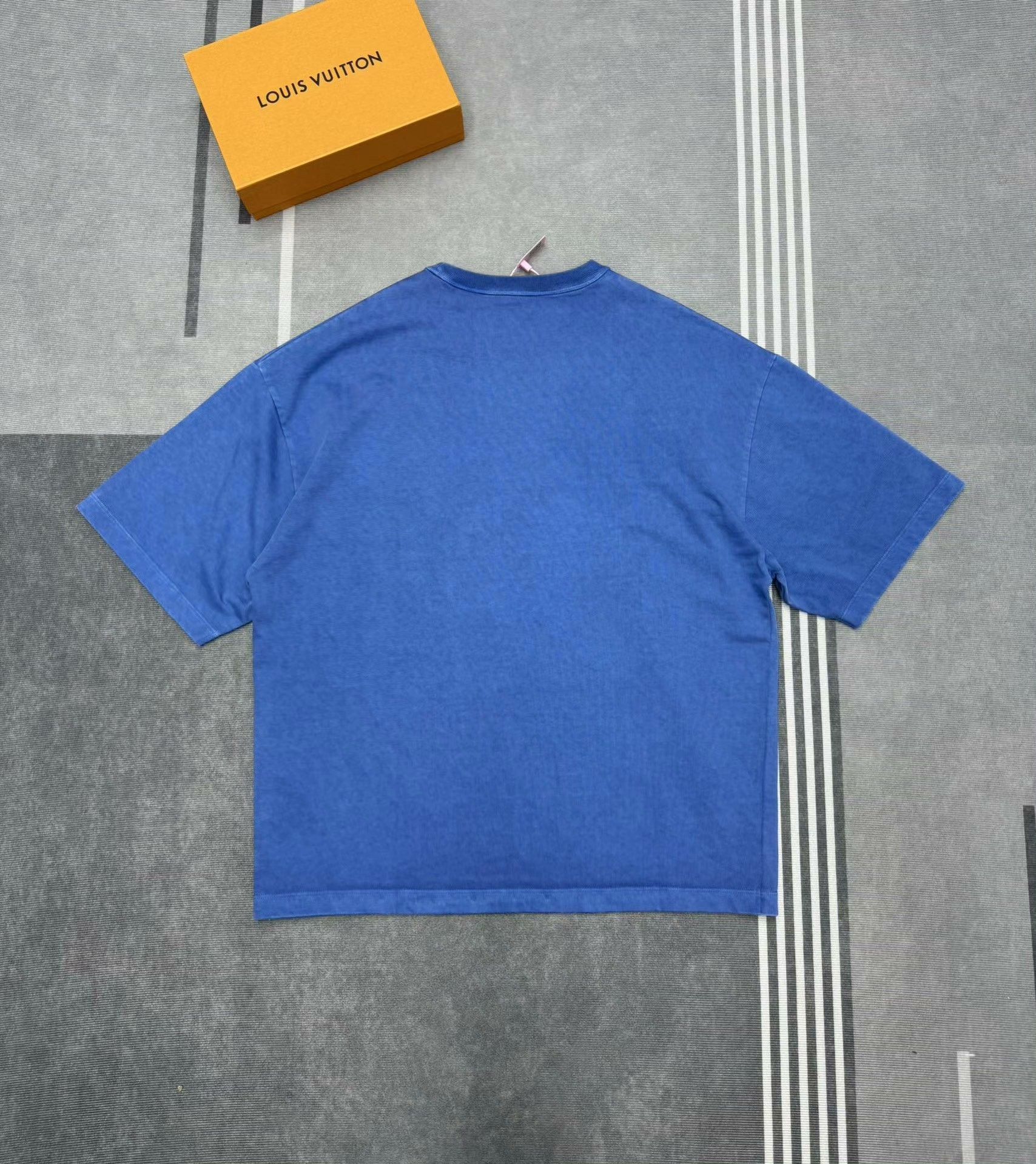 Louis Vuitton LV Oversized Loose T-Shirt Size US M / EU 48-50 / 2 - 5 Thumbnail
