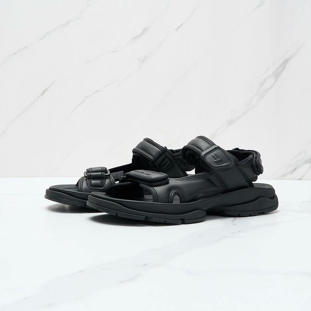 Balenciaga Balenciaga Women's Embossed Beach Sandals Size US 6 / IT 36 - 2 Thumbnail