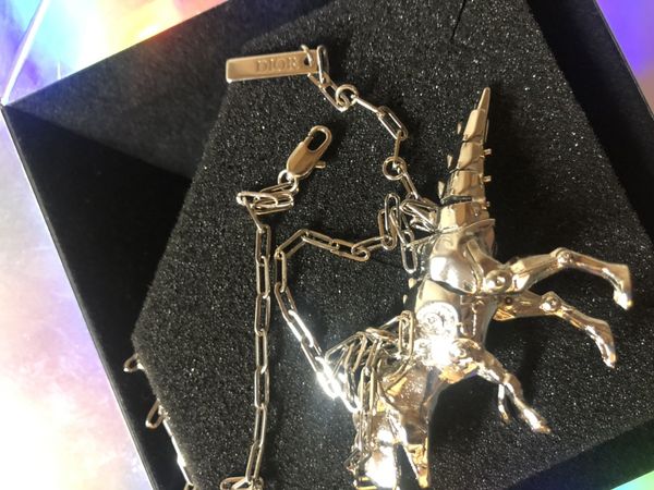 Dior dinosaur outlet necklace