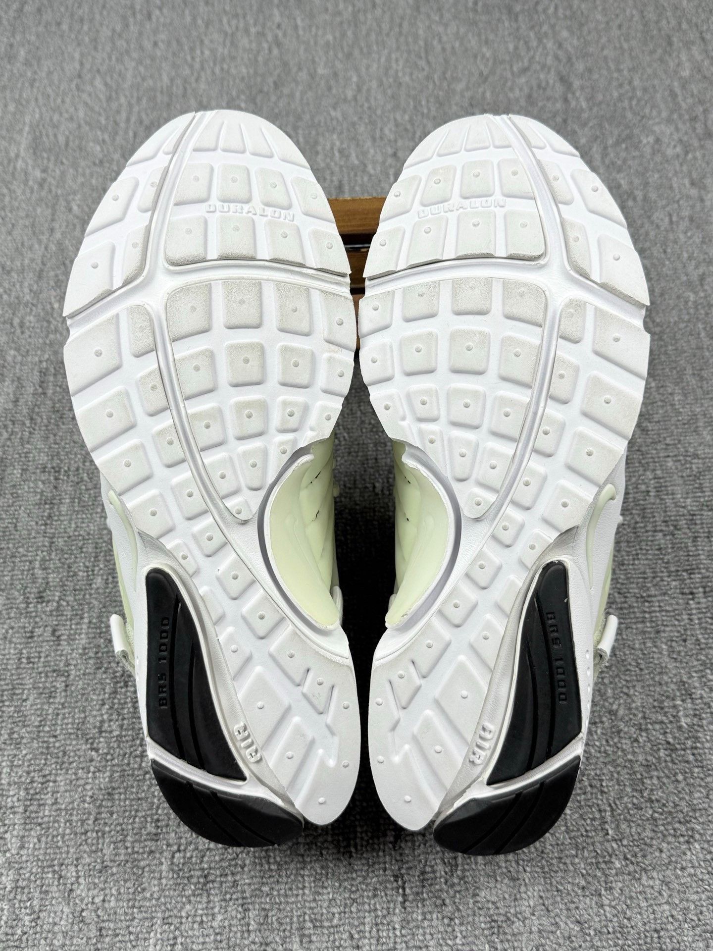 Nike Nike White Lowtop Sneakers 9 Men Size US 9 / EU 42 - 6 Thumbnail