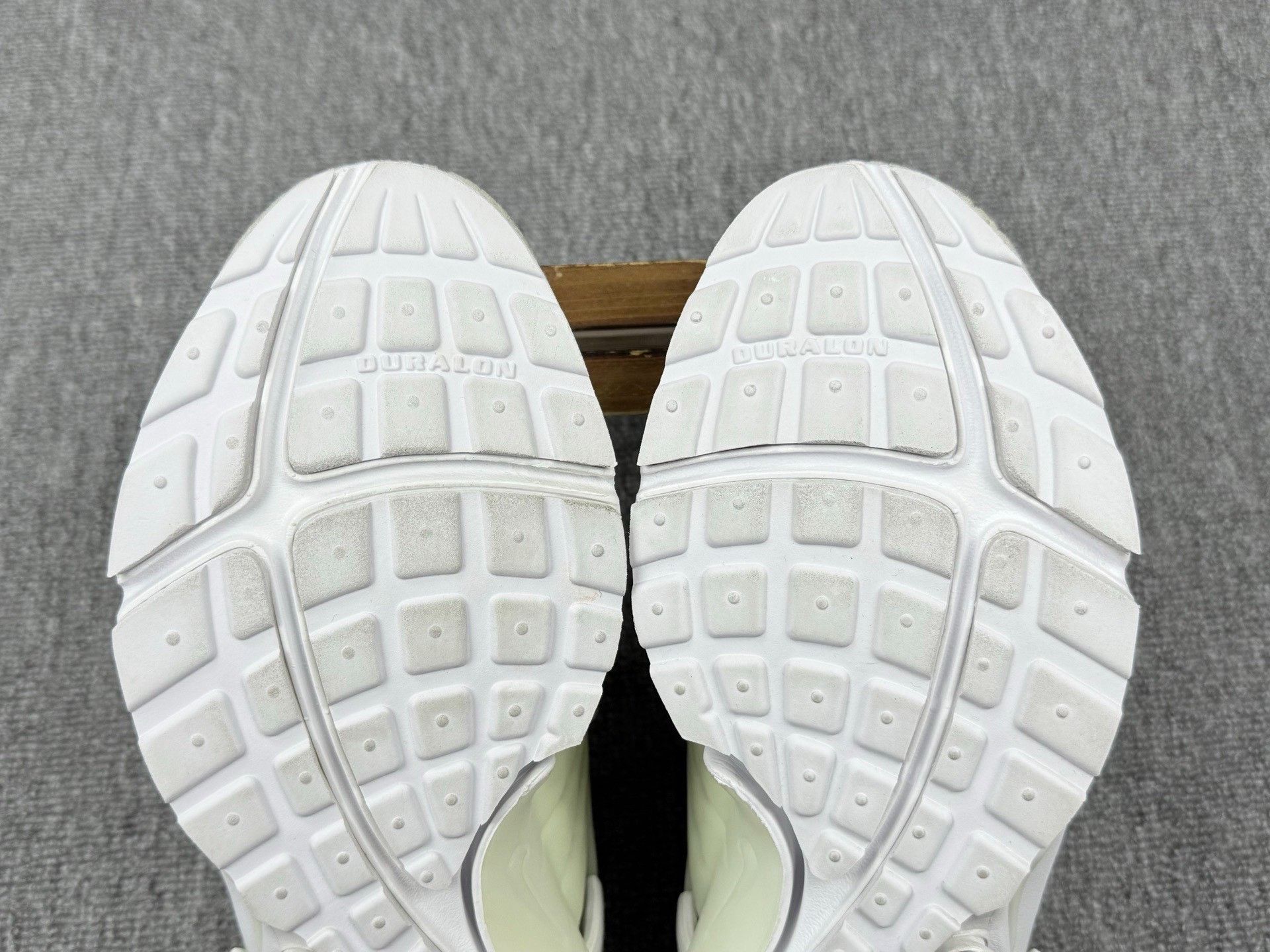 Nike Nike White Lowtop Sneakers 9 Men Size US 9 / EU 42 - 7 Thumbnail