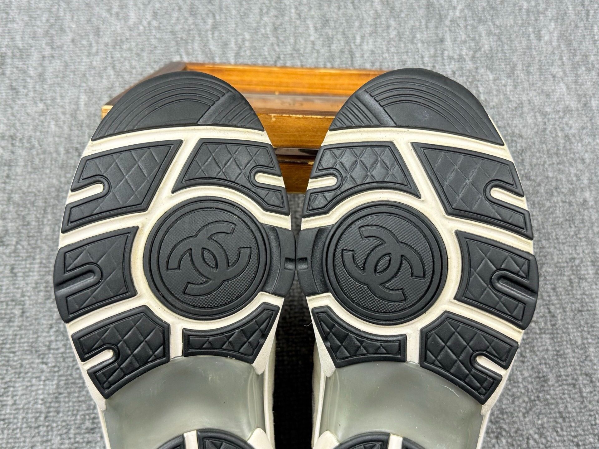 Chanel Chanel White Lowtop Sneakers it_36-5 Women Size US 6.5 / IT 36.5 - 7 Thumbnail