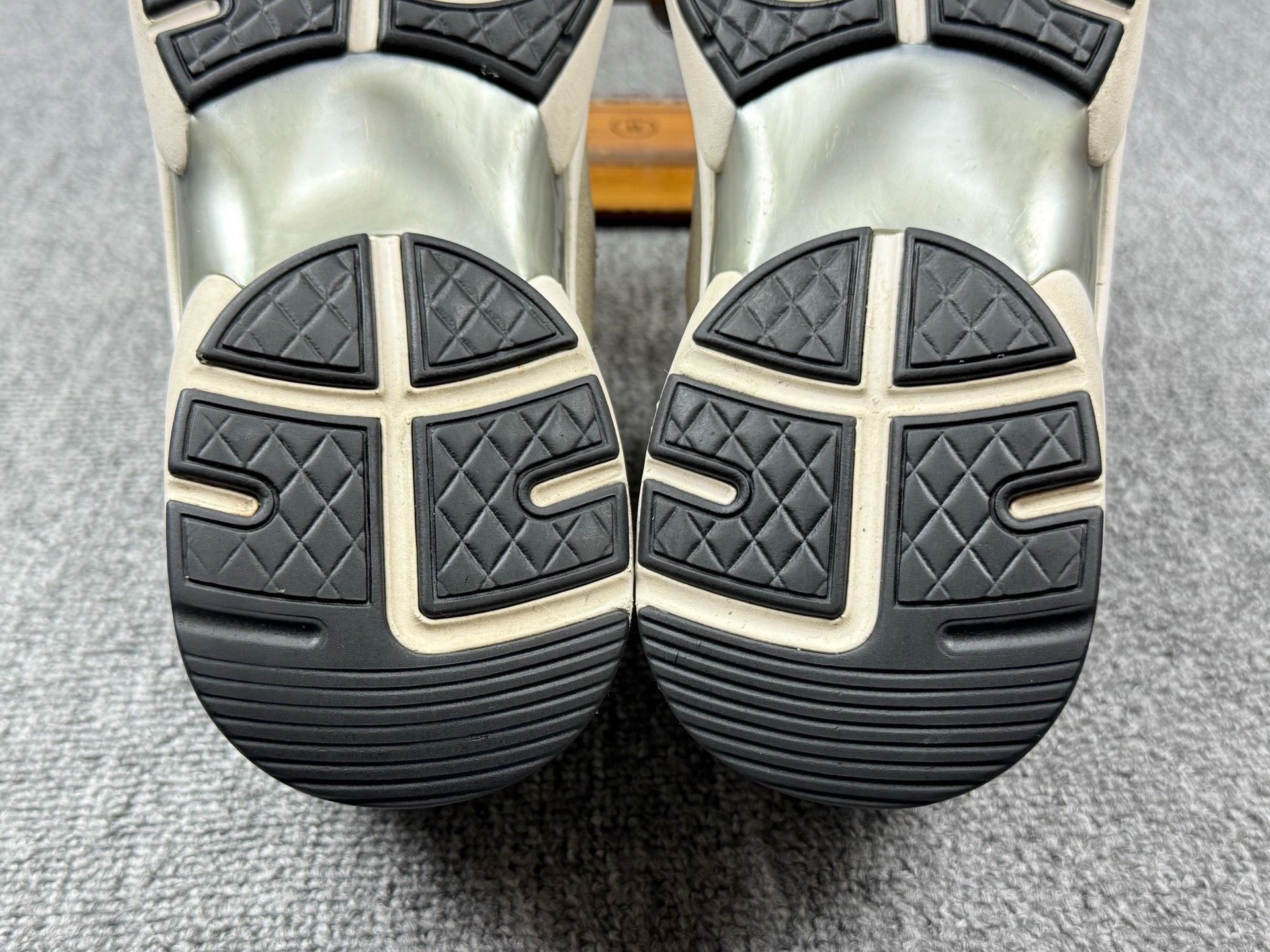 Chanel Chanel White Lowtop Sneakers it_36-5 Women Size US 6.5 / IT 36.5 - 8 Thumbnail
