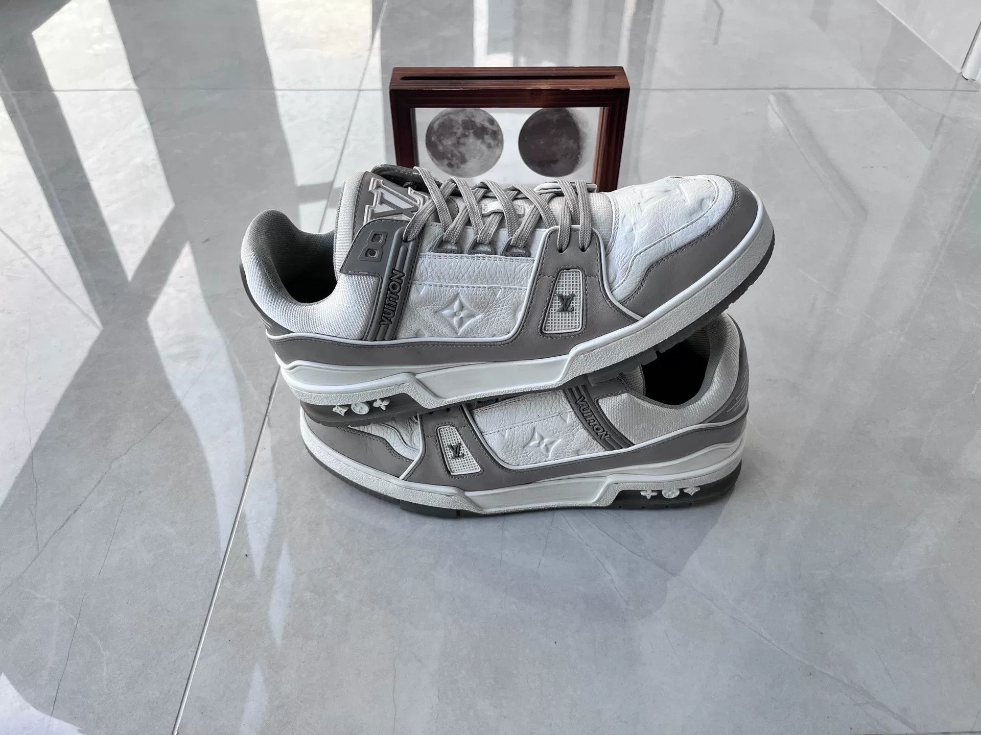 Louis Vuitton Louis Vuitton Training White Lowtop Sneakers 9 Men Size US 9 / EU 42 - 2 Thumbnail