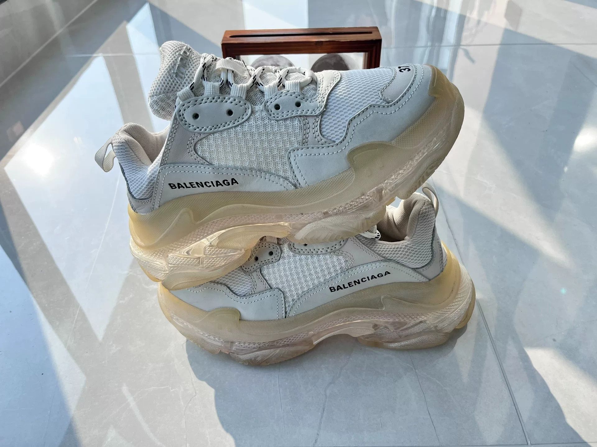 Balenciaga Balenciaga White Lowtop Sneakers it_37 Women Size US 7 / IT 37 - 2 Thumbnail