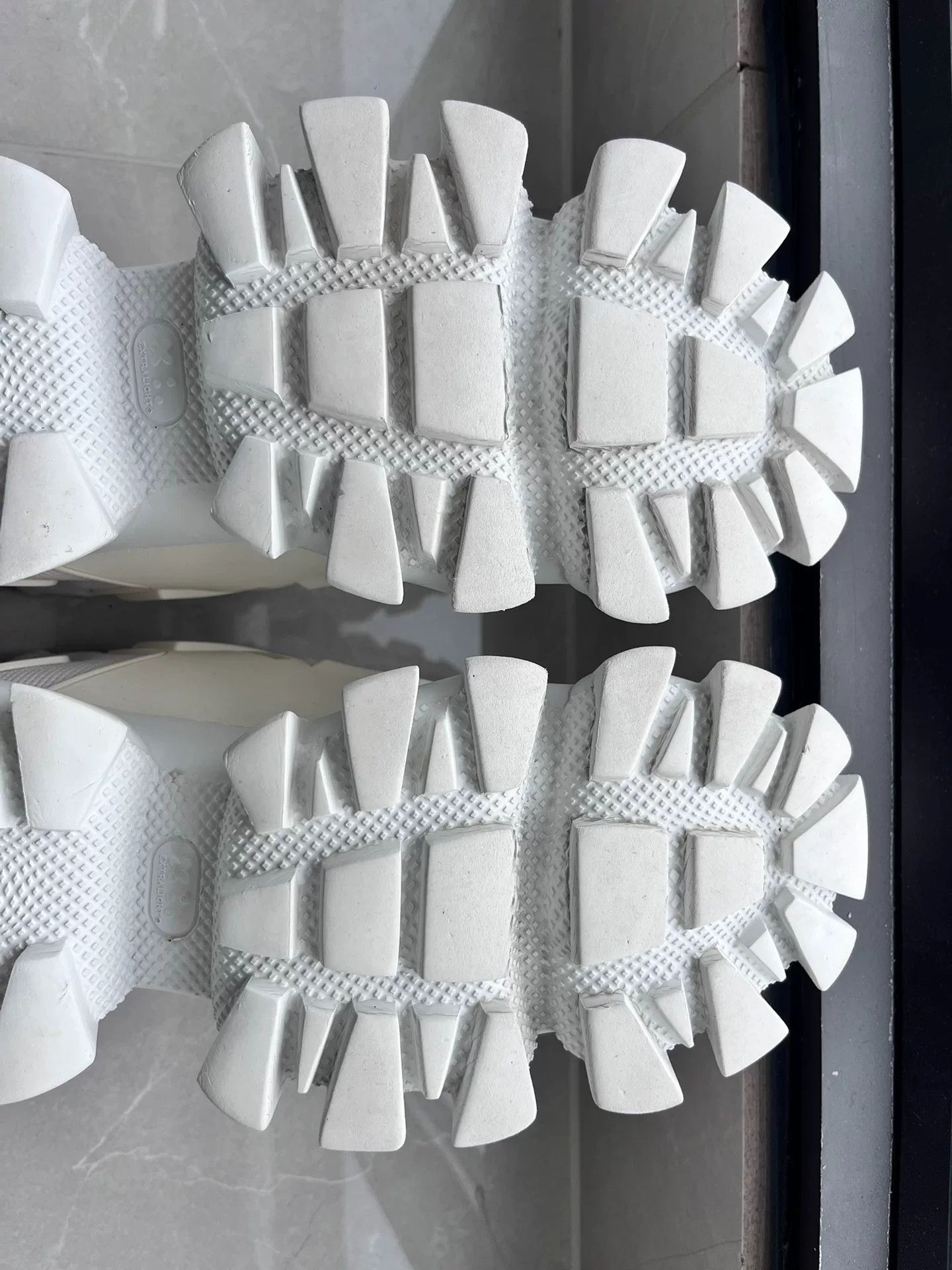 Prada Prada White Lowtop Sneakers 6 Men Size US 6 / EU 39 - 8 Thumbnail