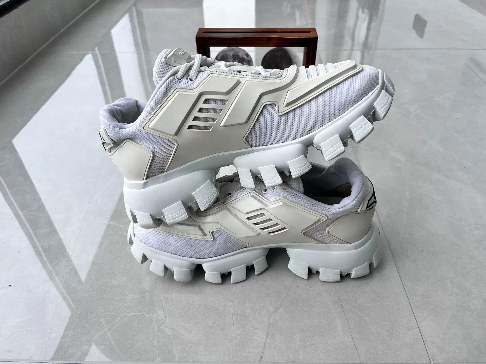 Prada Prada White Lowtop Sneakers 6 Men Size US 6 / EU 39 - 3 Thumbnail