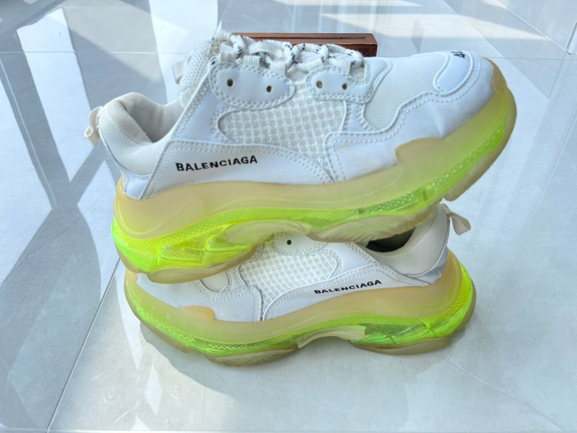 Balenciaga Balenciaga Green Lowtop Sneakers 7 Men Size US 7 / EU 40 - 2 Thumbnail