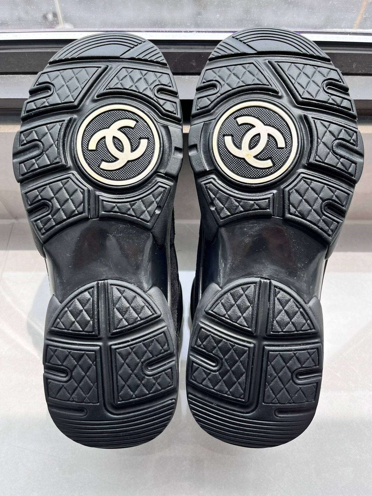 Chanel Chanel Casual Black Lowtop Sneakers it_37 Women Size US 7 / IT 37 - 6 Thumbnail