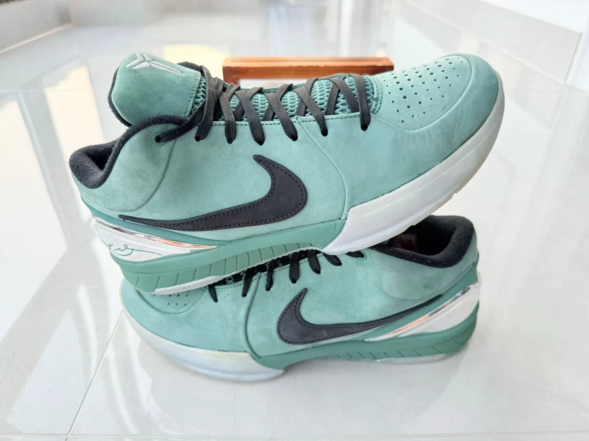 Nike Nike KOBE4 Green Lowtop Sneakers 11 Men Size US 11 / EU 44 - 2 Thumbnail
